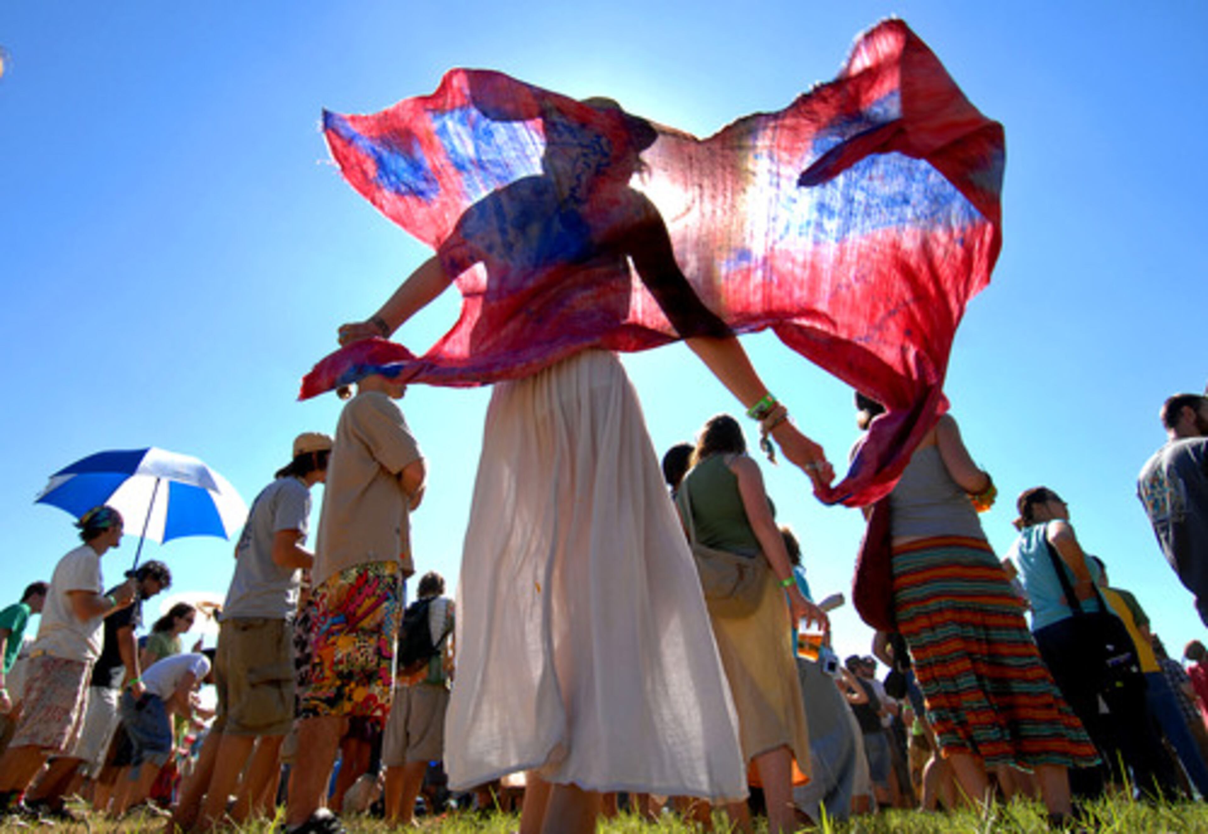Lyzz Marotti of Atlanta sways in the sun to the music of Stephen Marley.