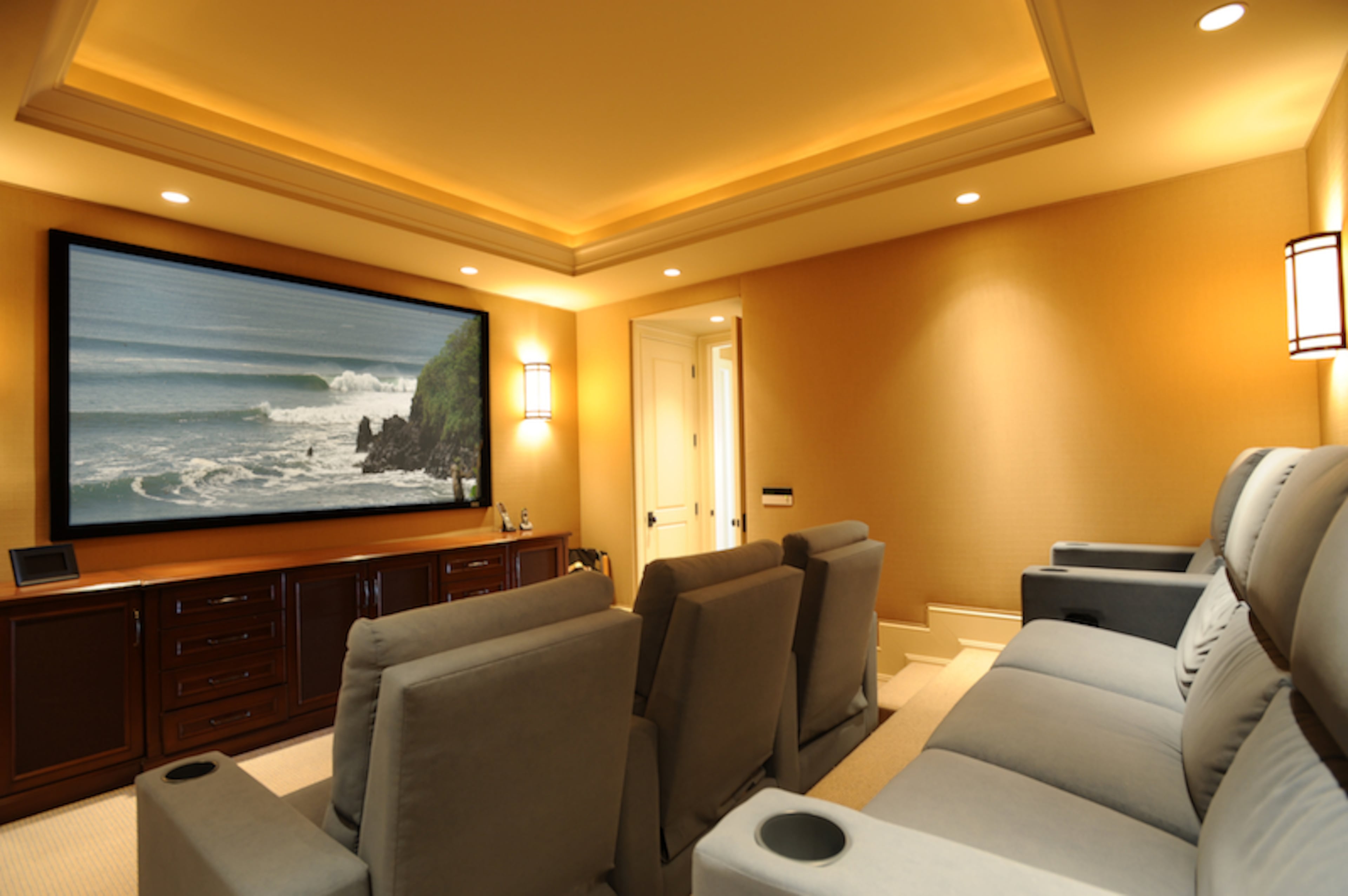 It looks like Howie Mandel wants to make a deal on his Mailbu mansion. The five-bedroom, 5 1/2-bathroom home includes an office, a theater, a gym, a pool and a guest house. The property also overlooks the Santa Monica Bay. For more information, visit http://www.toptenrealestatedeals.com/homes/weekly-ten-best-home-deals/2013/6-18-2013/.