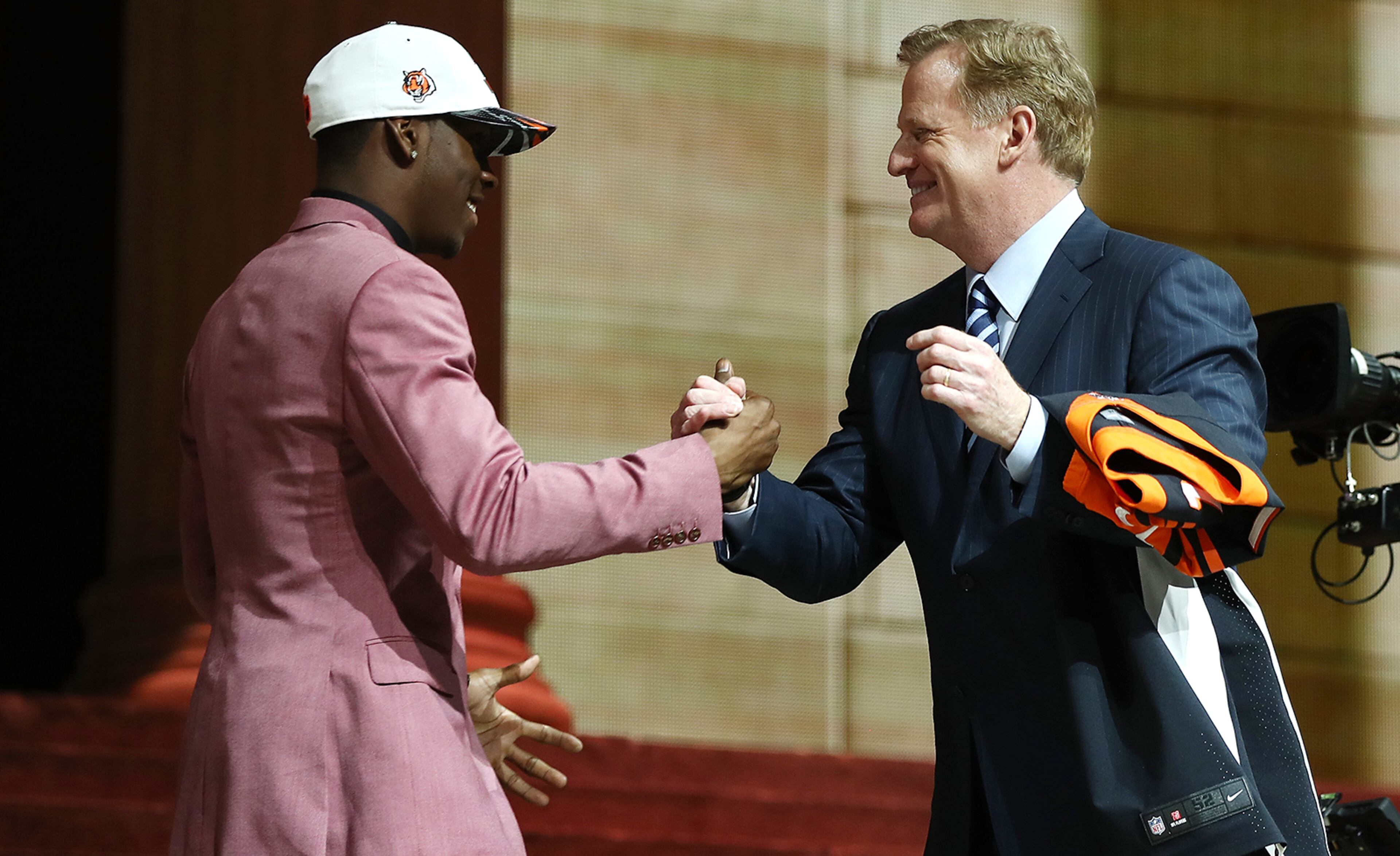 PHILADELPHIA, PA - APRIL 27: (L-R) John Ross of Washington shakes hands with Commissioner of the National Football League Roger Goodell after being picked #9 overall by the Cincinnati Bengals during the first round of the 2017 NFL Draft at the Philadelphia Museum of Art on April 27, 2017 in Philadelphia, Pennsylvania. (Photo by Elsa/Getty Images)