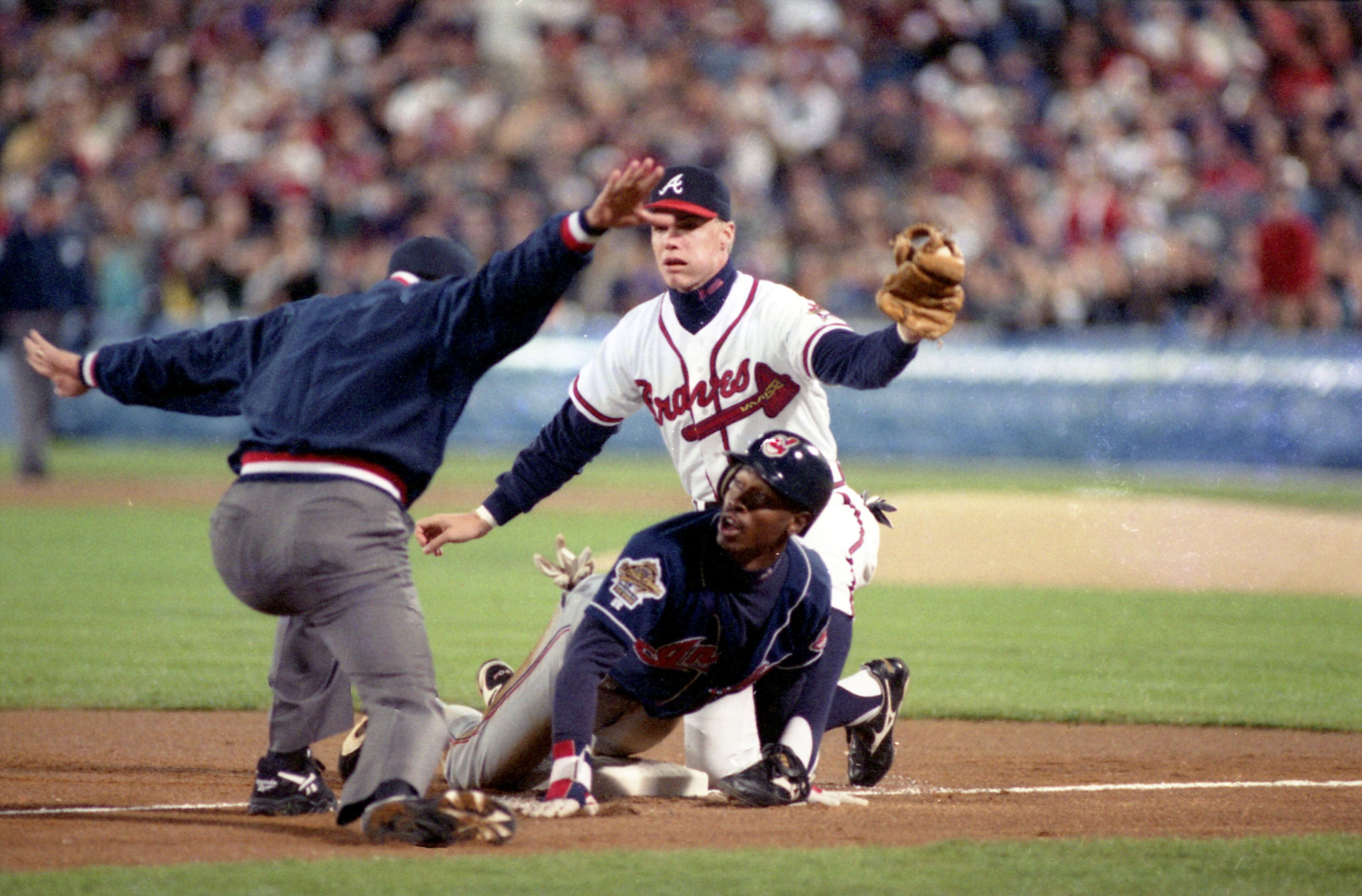 OCTOBER 21, 1995 ATLANTA Kenny Lofton steals third base, World Series Game One, 1995 Frank Niemier/AJC STAFF