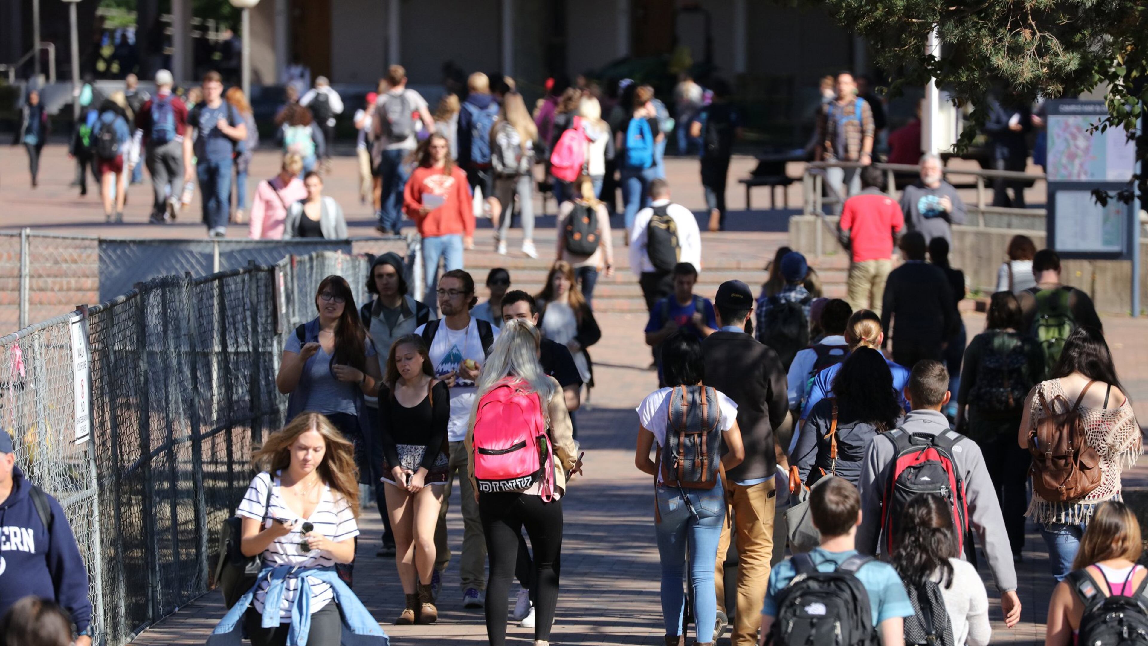 Students headed to class at Western Washington University in 2016. (Steve Ringman/The Seattle Times/TNS)