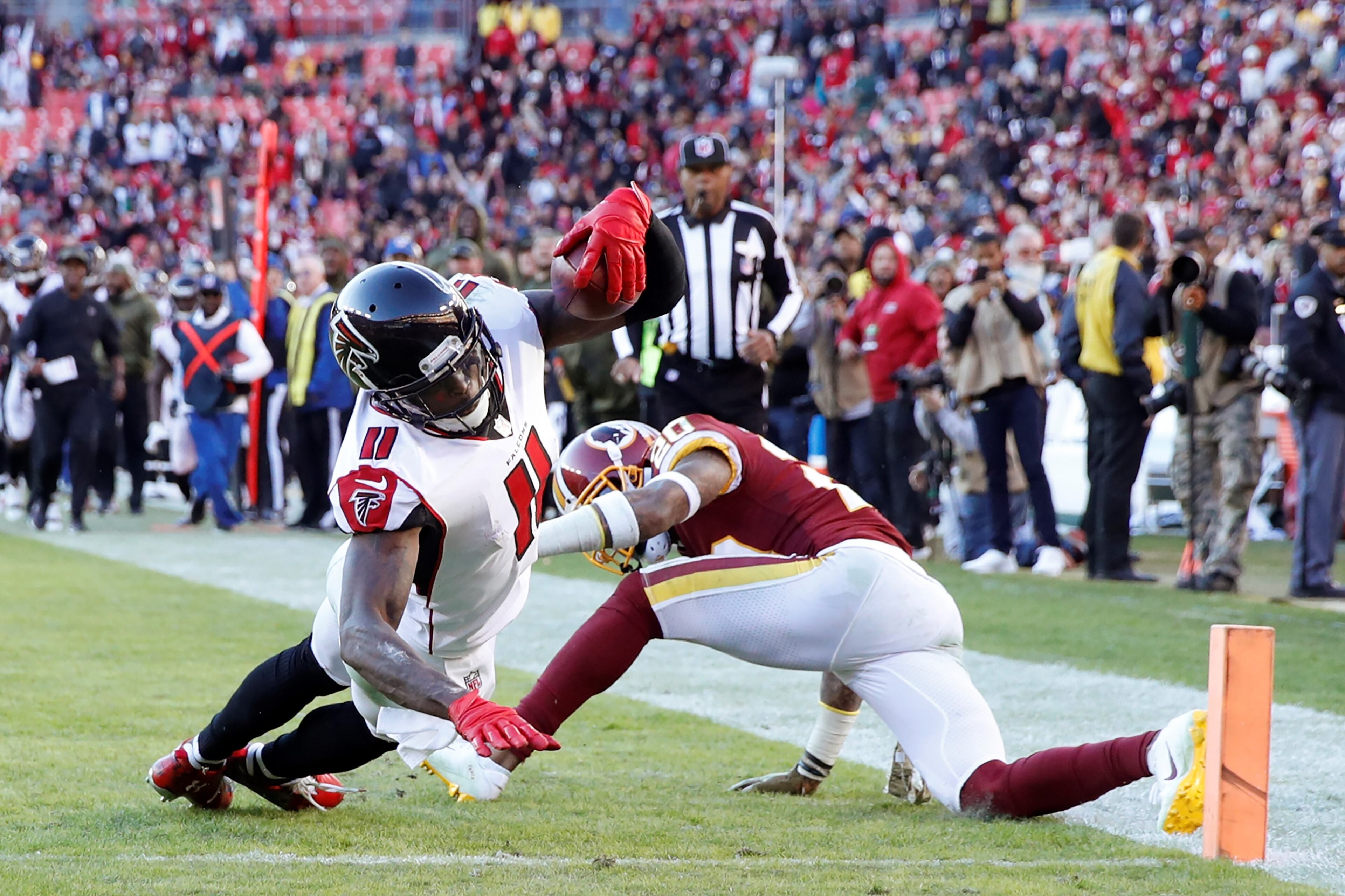 LANDOVER, MD - NOVEMBER 04: Julio Jones #11 of the Atlanta Falcons dives into the end zone for a 35-yard touchdown in the fourth quarter of the game against the Washington Redskins at FedExField on November 4, 2018 in Landover, Maryland. Atlanta won 38-14. (Photo by Joe Robbins/Getty Images)