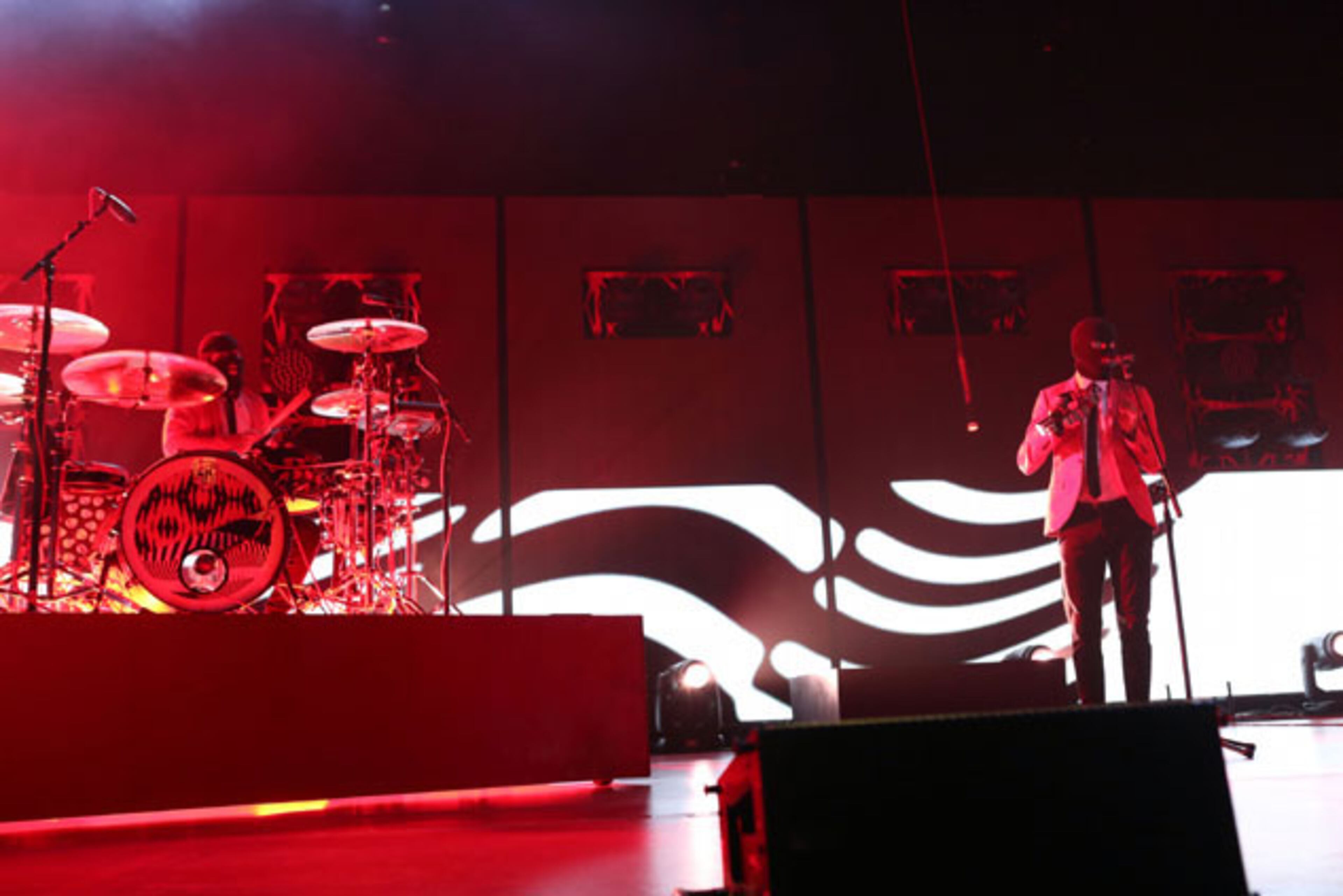 Twenty One Pilots brought their Emotional Roadshow World Tour to sold out Infinite Energy Center on Saturday, August 6, 2016. Mutemath and Chef's Special opened the high energy show. Robb Cohen Photography & Video /www.RobbsPhotos.com