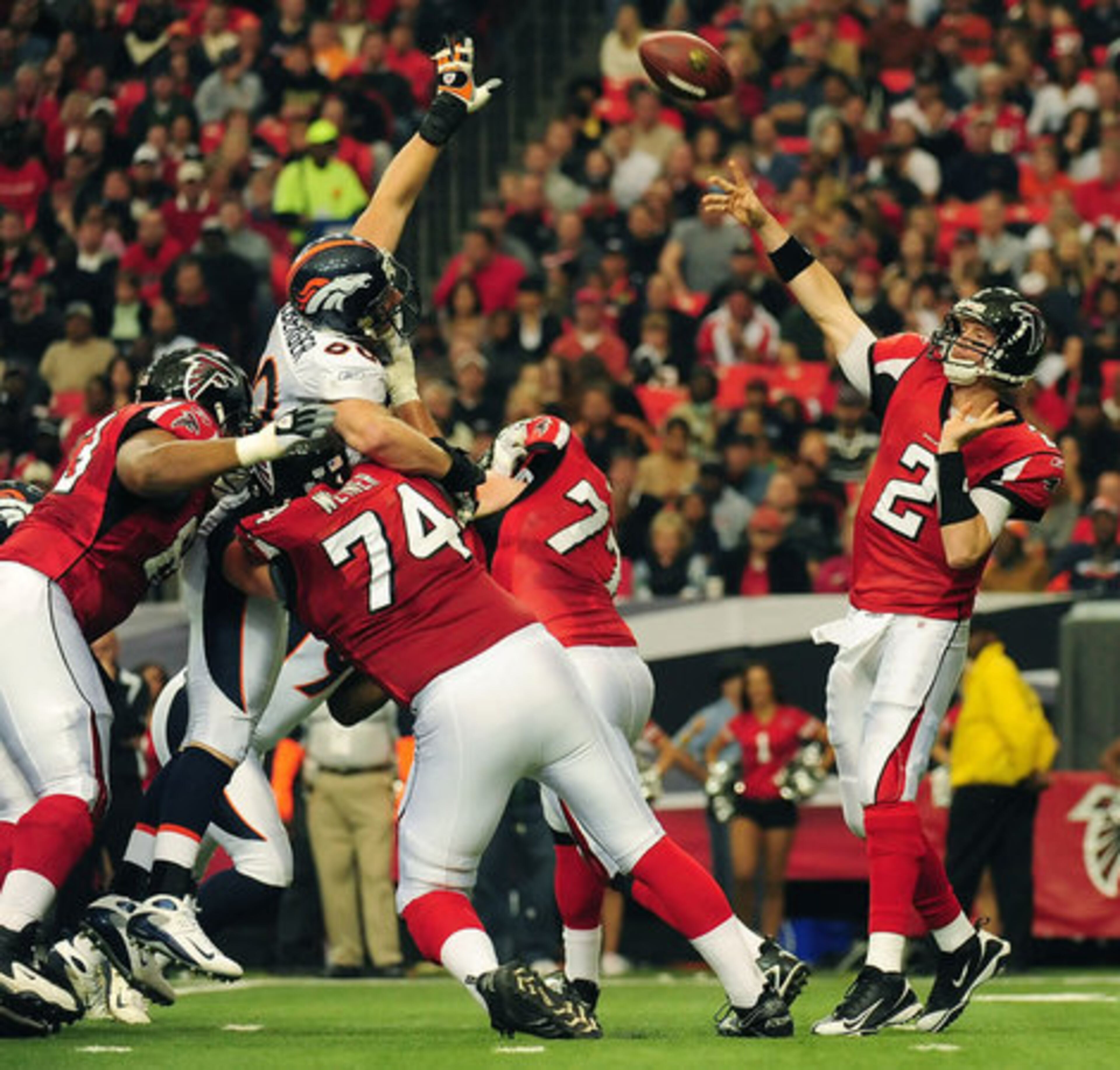 Falcons rookie quarterback Matt Ryan completed 20 of 33 for 250 yards.