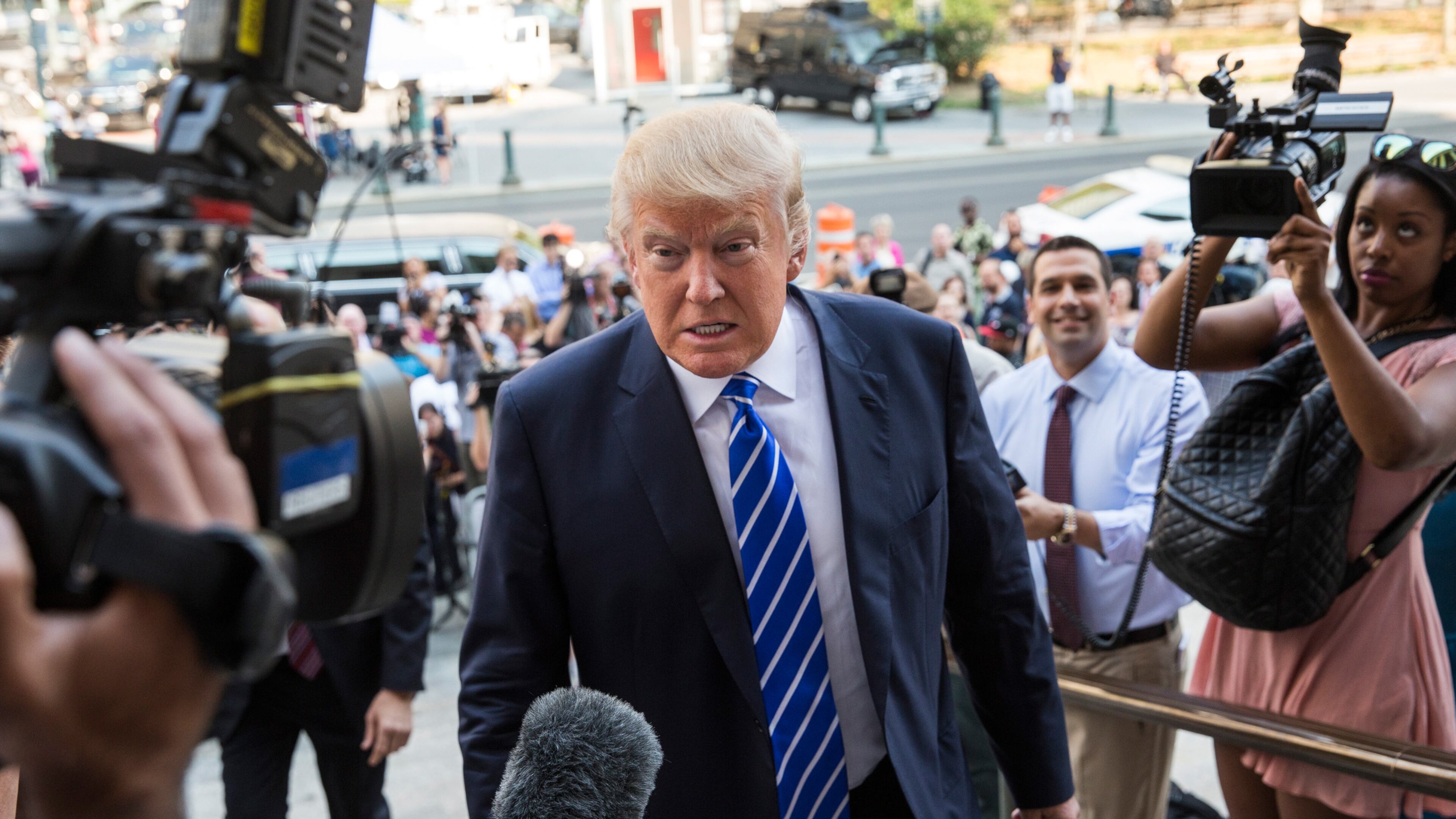 NEW YORK, NY - AUGUST 17: Republican Presidential hopeful Donald Trump arrives at Manhattan Supreme Court to report for jury duty on August 17, 2015 in New York City. Trump spent the last few days on the campaign trail at the Iowa state fair before returning to New York to perform the civic duty. (Photo by Andrew Burton/Getty Images)