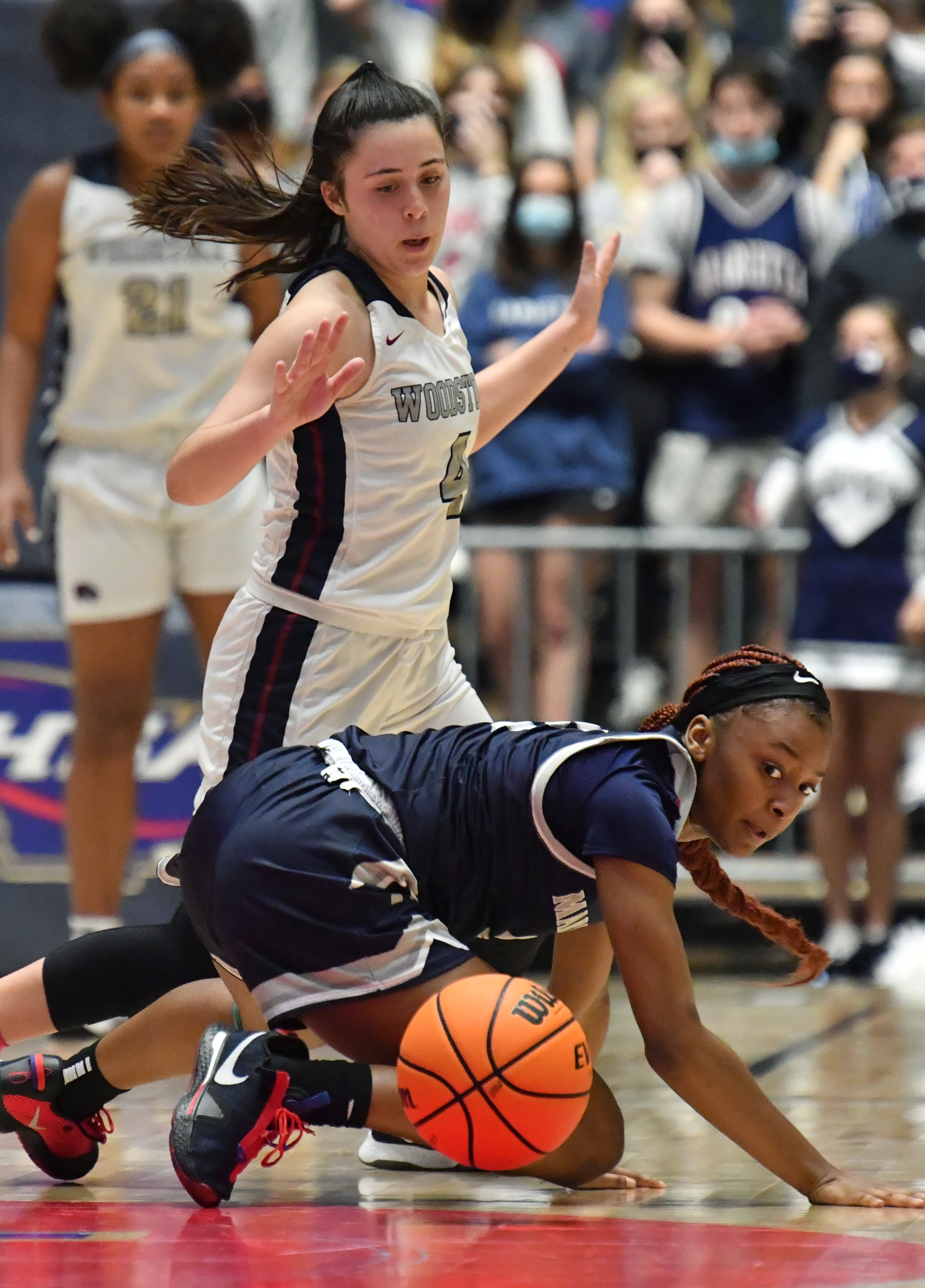 March 13, 2021 Macon - Marietta's Makayah Harris (5) goes for a loose ball during the 2021 GHSA State Basketball Class AAAAAAA Girls Championship game at the Macon Centreplex in Macon on Saturday, March 13, 2021 Marietta won 52-47 over Woodstock. (Hyosub Shin / Hyosub.Shin@ajc.com)