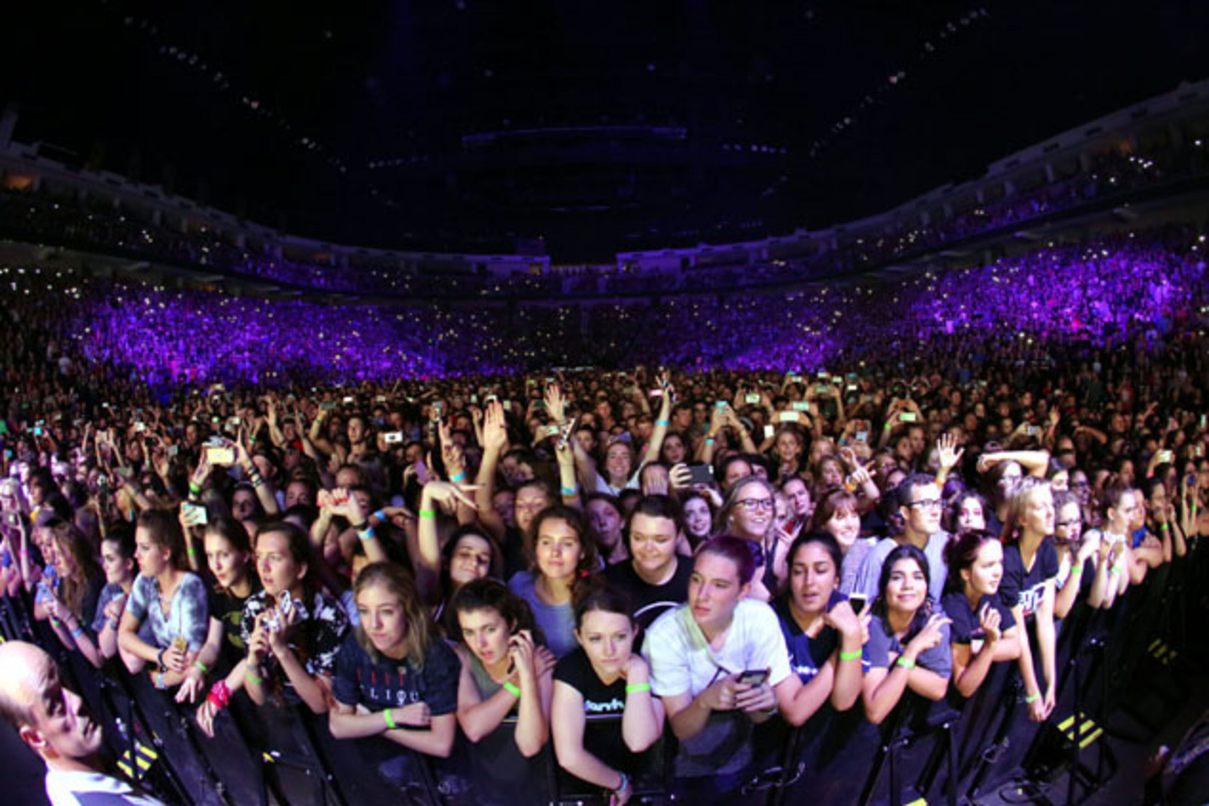 Twenty One Pilots brought their Emotional Roadshow World Tour to sold out Infinite Energy Center on Saturday, August 6, 2016. Mutemath and Chef's Special opened the high energy show. Robb Cohen Photography & Video /www.RobbsPhotos.com