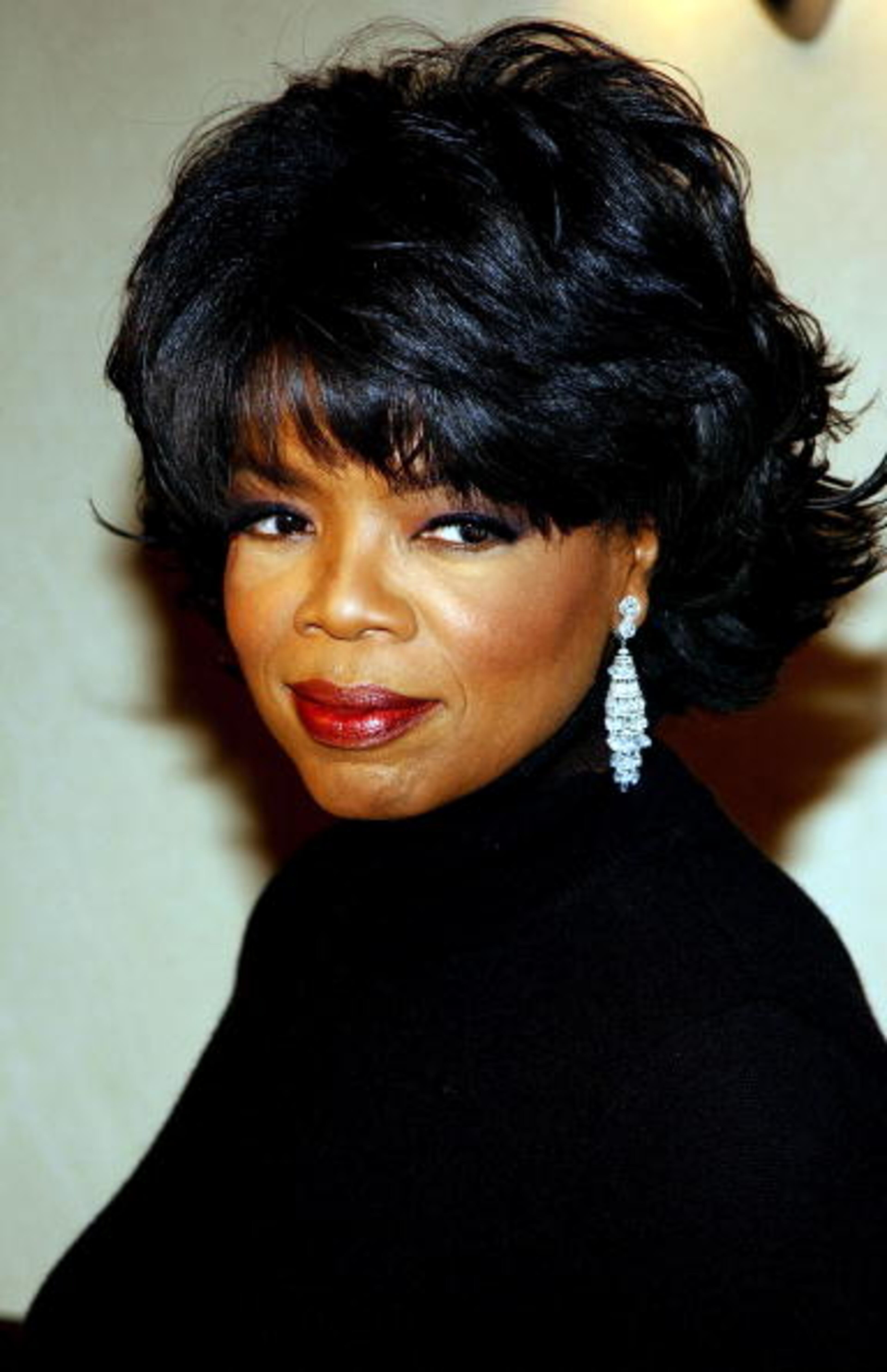 NEW YORK - NOVEMBER 11: Presenter/actress Oprah Winfrey arrives at the12th Annual Broadcasting and Cable Hall of Fame Gala at the Marriott Marquis November 11, 2002 in New York City, New York. (Photo by Mark Mainz/Getty Images)