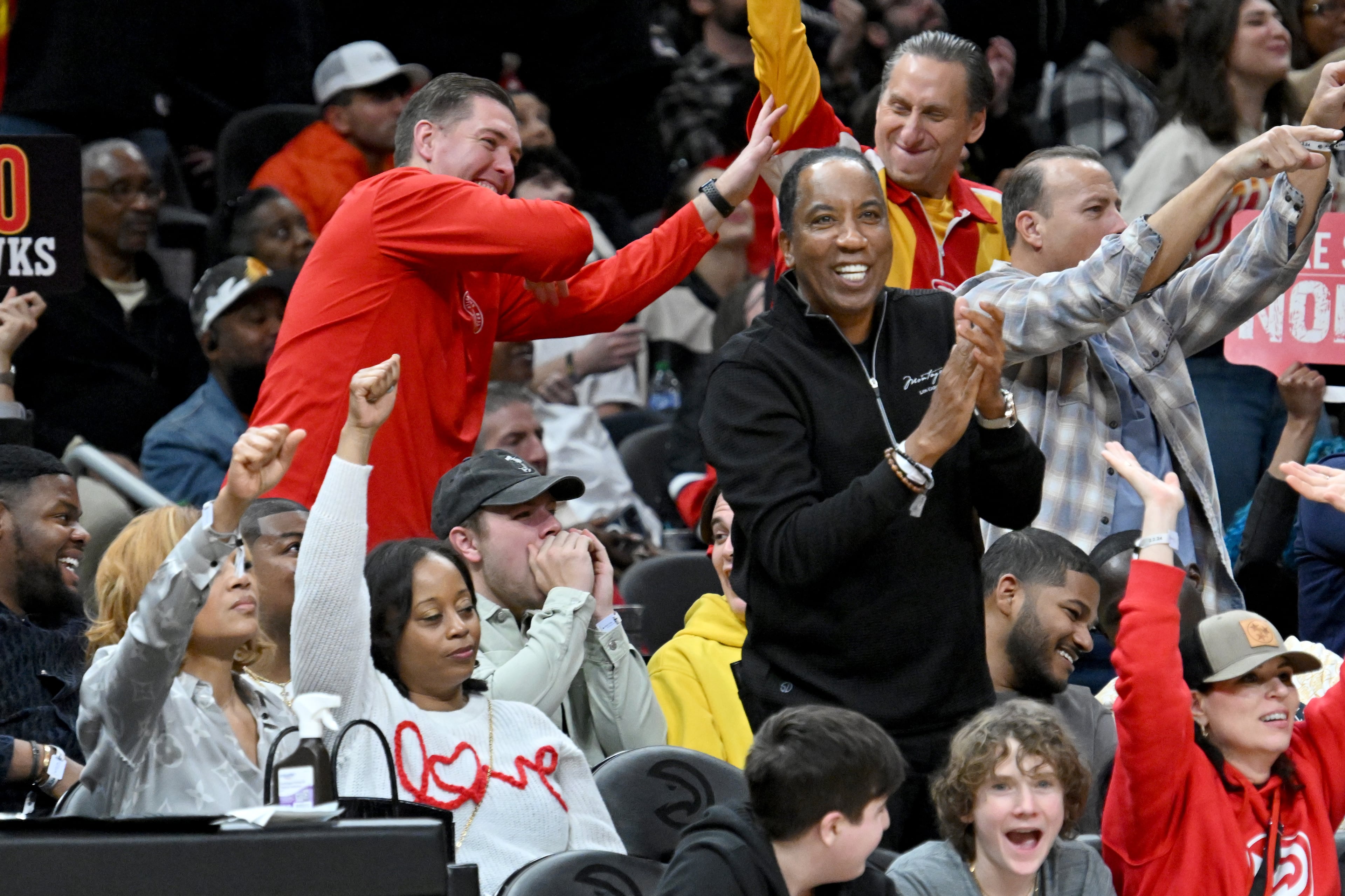 Atlanta Hawks fans react Atlanta Hawks guard Trae Young scored after stealing the ball from Phoenix Suns forward Kevin Durant during the second half. (Hyosub Shin / Hyosub.Shin@ajc.com)