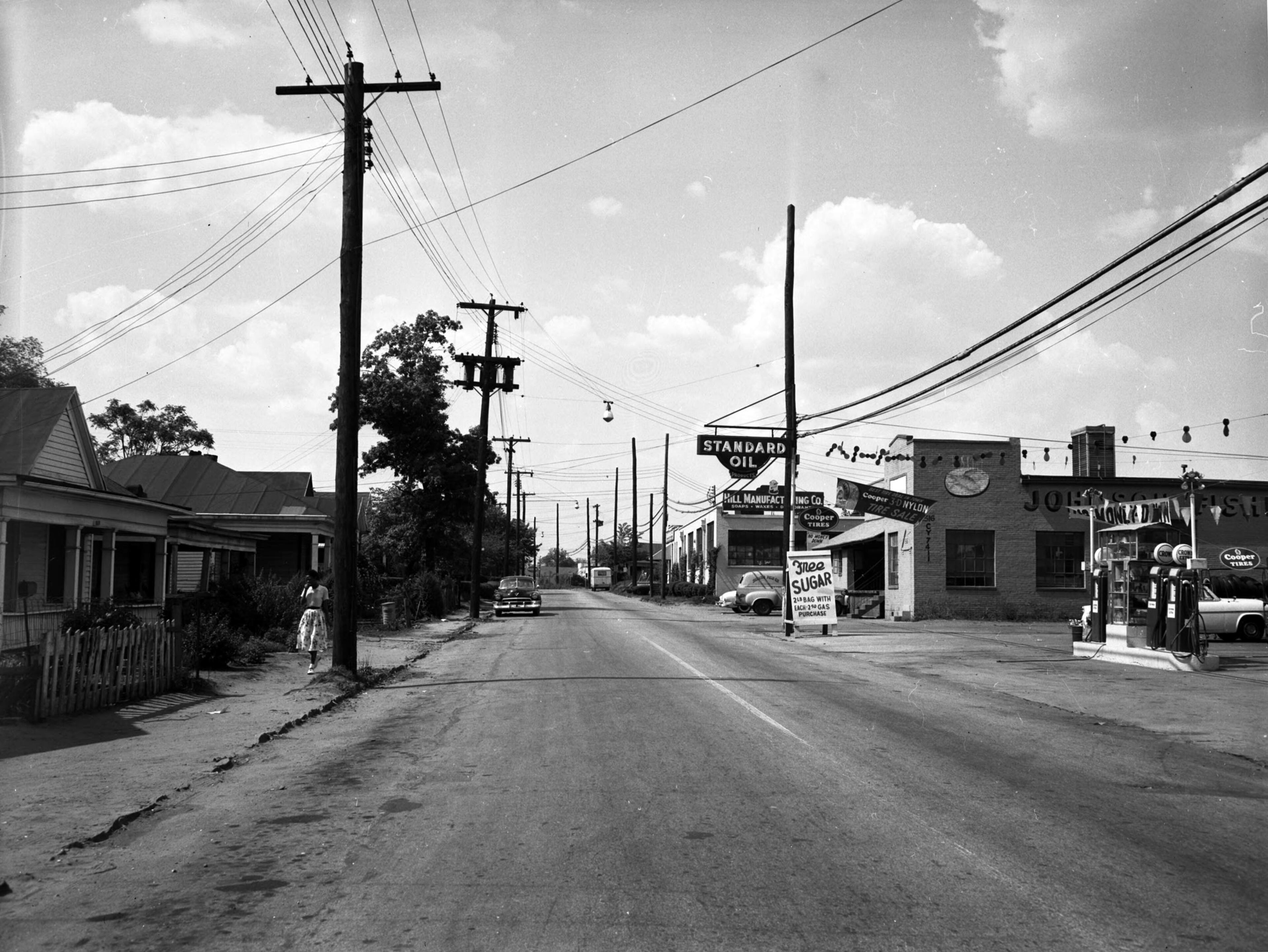 Hill Manufacturing Company warehouse at 1500 Jonesboro Road in April 1959. N06-166_04, Tracy O'Neal Photographic Collection, 1923-1975, Photographic Collection. Special Collections and Archives, Georgia State University.