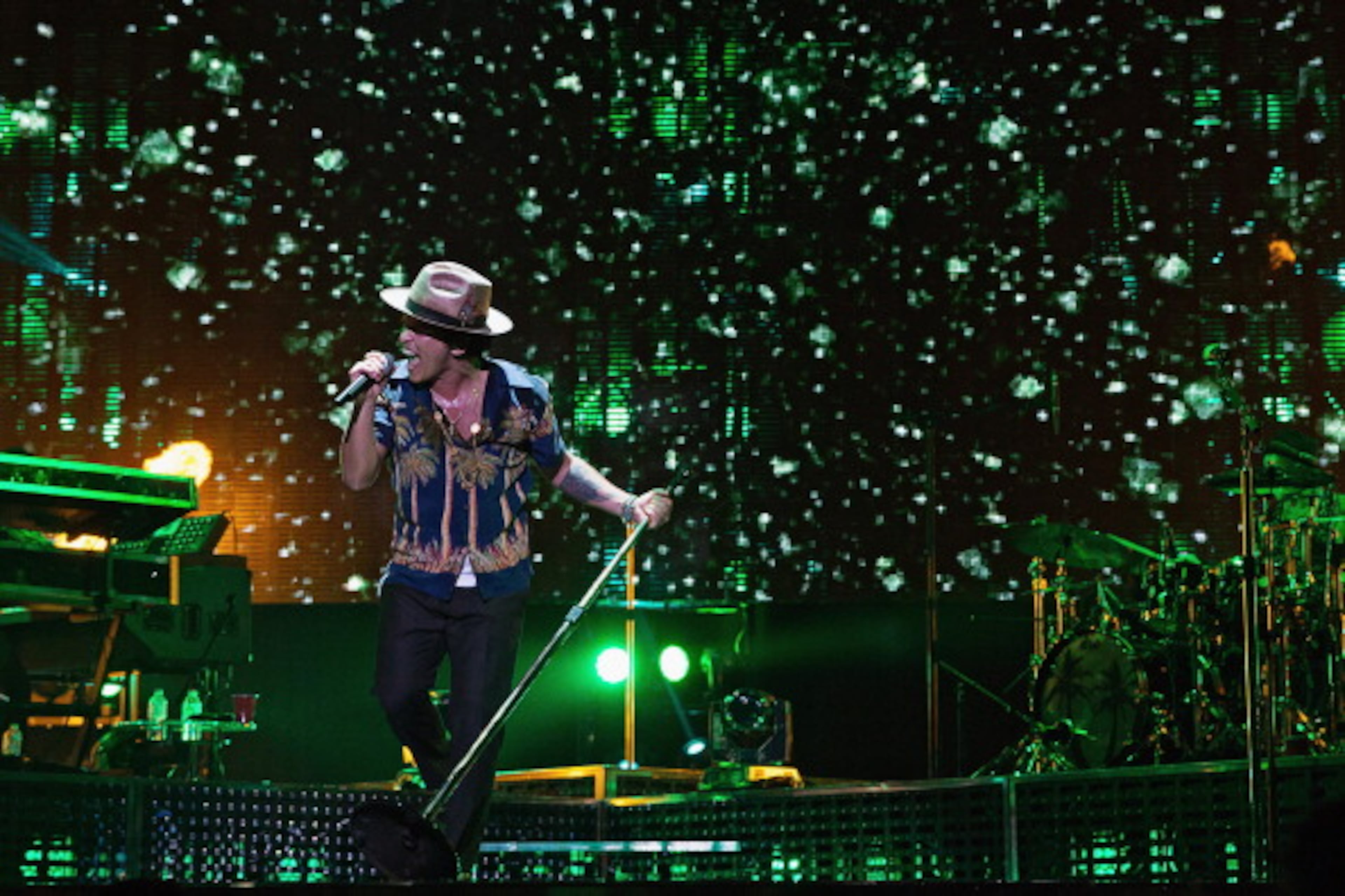 LOS ANGELES, CA - JULY 28: (EXCLUSIVE ACCESS, SPECIAL RATES APPLY, EDITORIAL USE ONLY) Grammy Award winner, Platinum record producer and artist Bruno Mars performs at Staples Center on July 28, 2013 in Los Angeles, California (Photo by Mat Hayward/Getty Images for Atlantic Records)