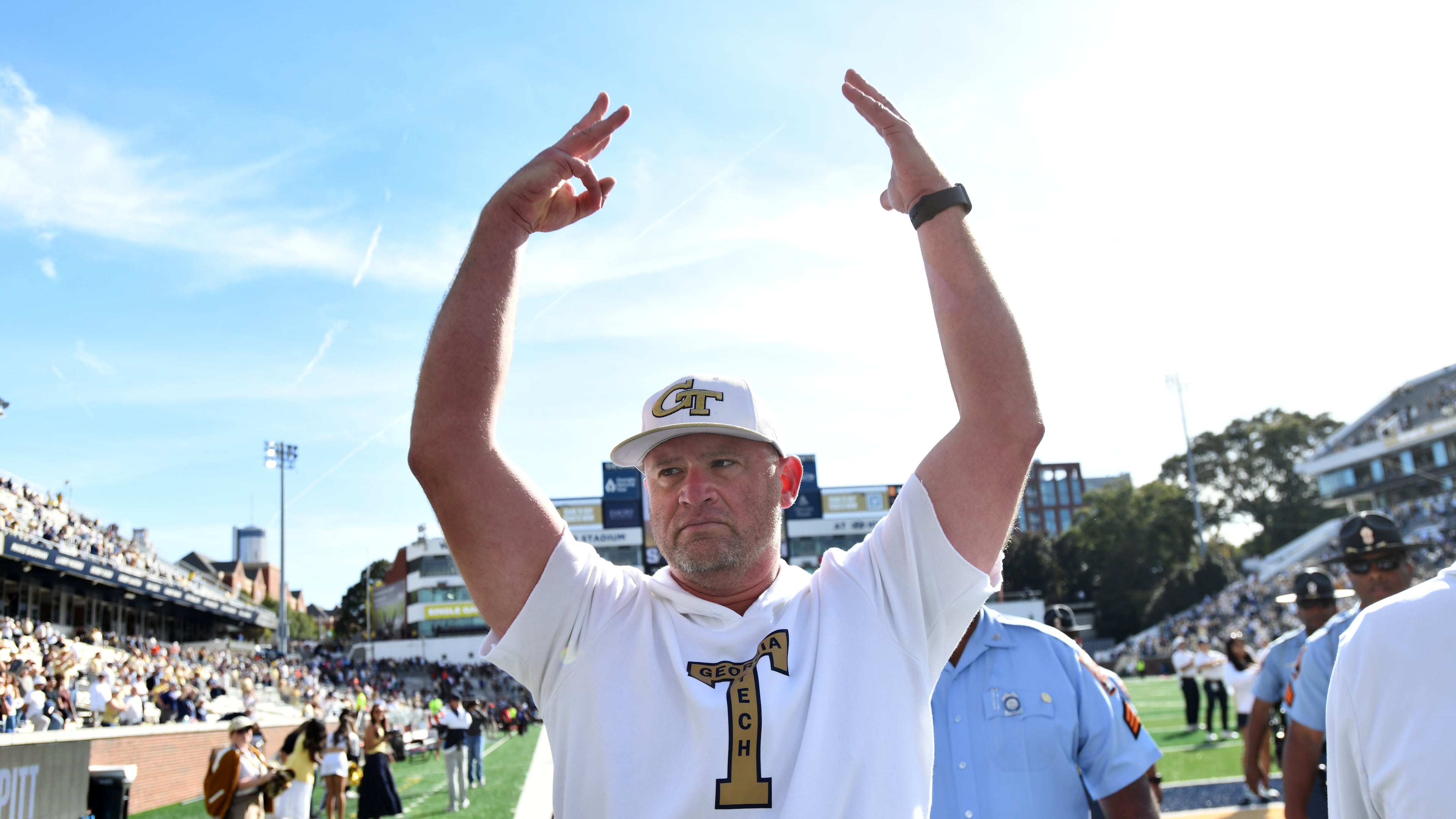 Georgia Tech coach Brent Key celebrates the team’s eighth consecutive win. The Yellow Jackets defeated Syracuse at Bobby Dodd Stadium on Saturday, Oct. 25, 2025, in Atlanta. Georgia Tech currently has the No. 25 recruiting class for 2027, per 247Sports. (Hyosub Shin/AJC)