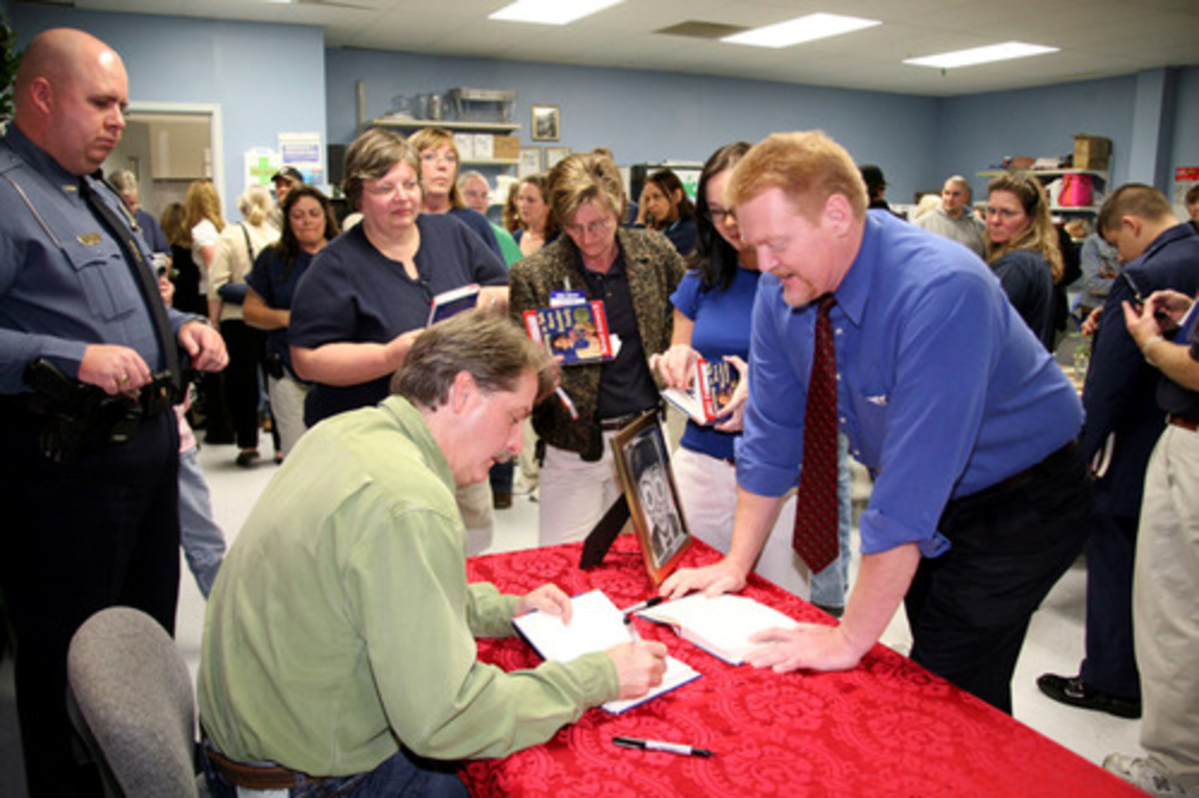 Jeff Foxworthy graduated from Hapeville High and Georgia Tech. He worked for five years in mainframe maintenance at IBM (where his father also worked). At the urging of co-workers, he entered and won the Great Southeastern Laugh-off at Atlanta's Punch Line comedy club in 1984, according to ticketnest.com.