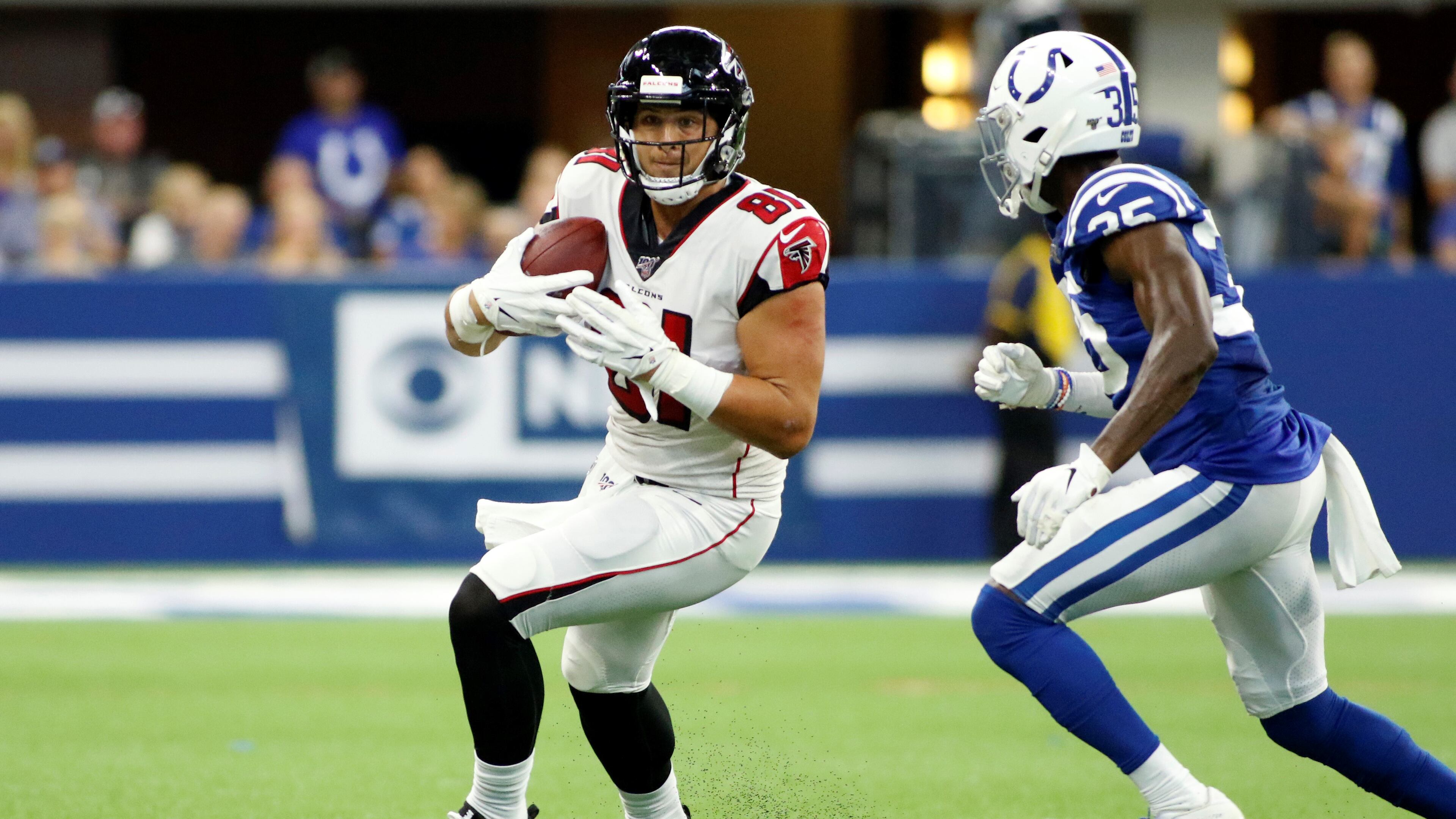 INDIANAPOLIS, INDIANA - SEPTEMBER 22: Austin Hooper #81 of the Atlanta Falcons runs the ball after a catch during the third quarter in the game against the Indianapolis Colts at Lucas Oil Stadium on September 22, 2019 in Indianapolis, Indiana. (Photo by Justin Casterline/Getty Images)