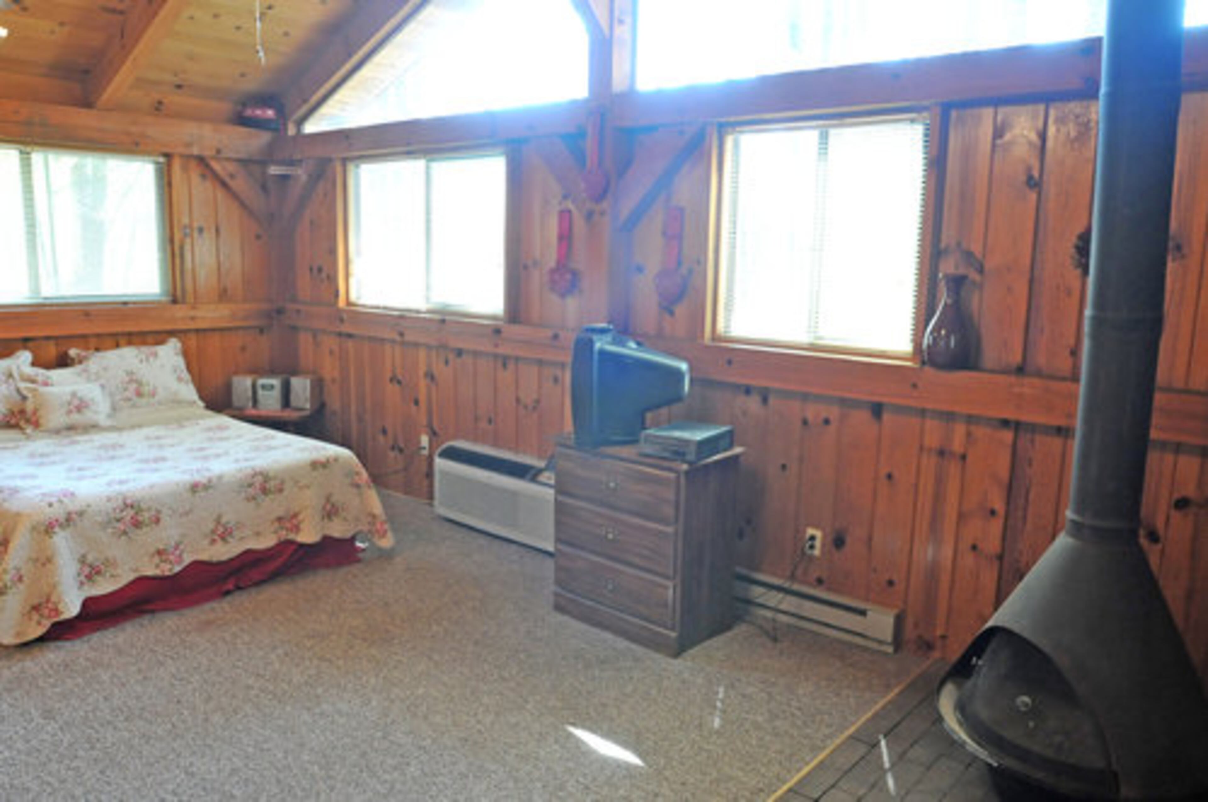 A friend had some cabins in Helen and when they came to visit, the Fredas decided that investment property in the town of Helen would give them a place to get away to in the summer and fall. They bought a one-bedroom cabin in a secluded location and offered it as a rental vacation property during the times they can't be there.