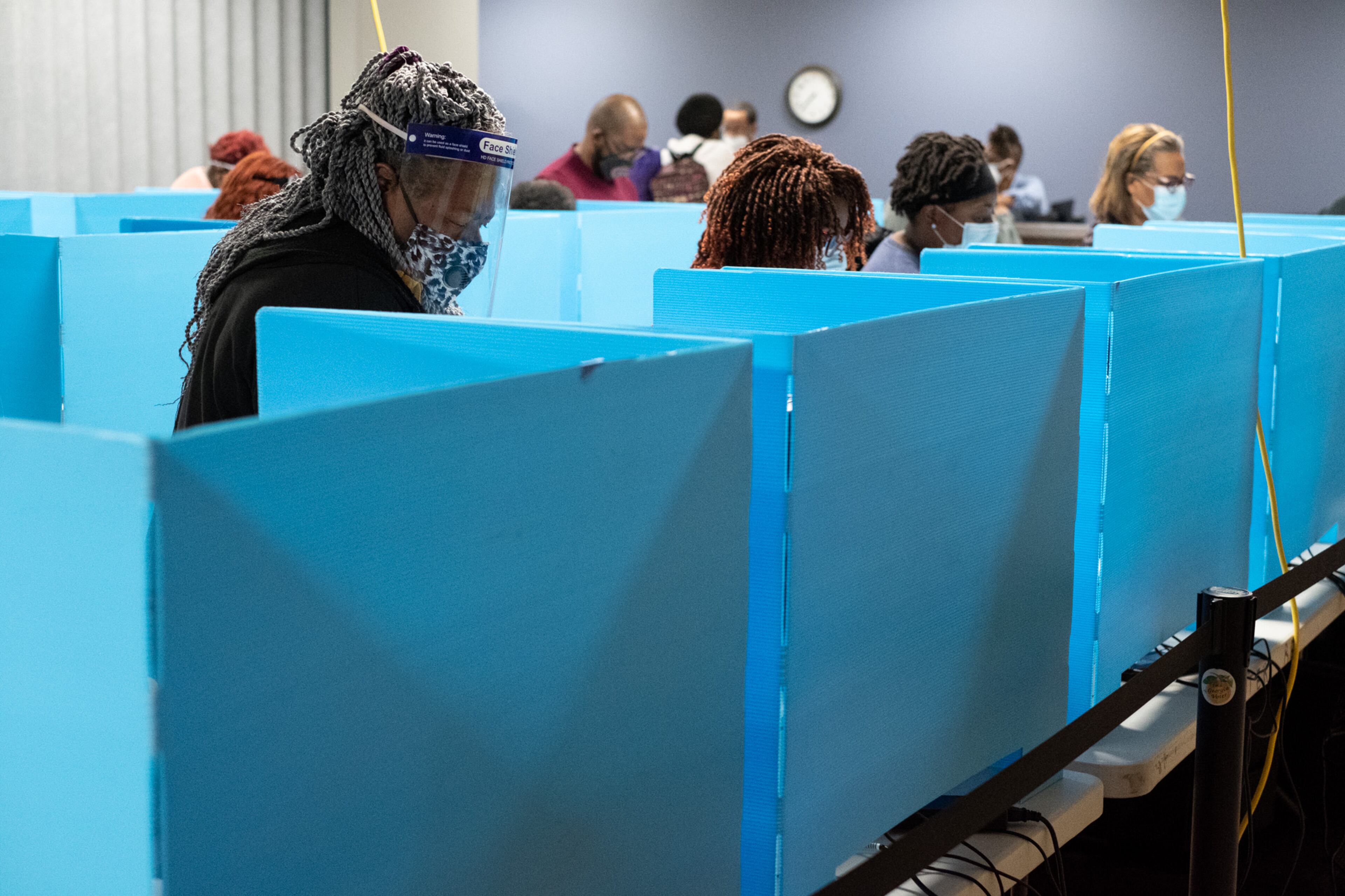 201012-Decatur-Janet Andrews, of Decatur, makes her selections during early voting Monday morning October 12, 2020 at the DeKalb County elections office in Decatur. Andrews said she wanted to vote in person to make sure the changes she wanted would happen. Ben Gray for the Atlanta Journal-Constitution