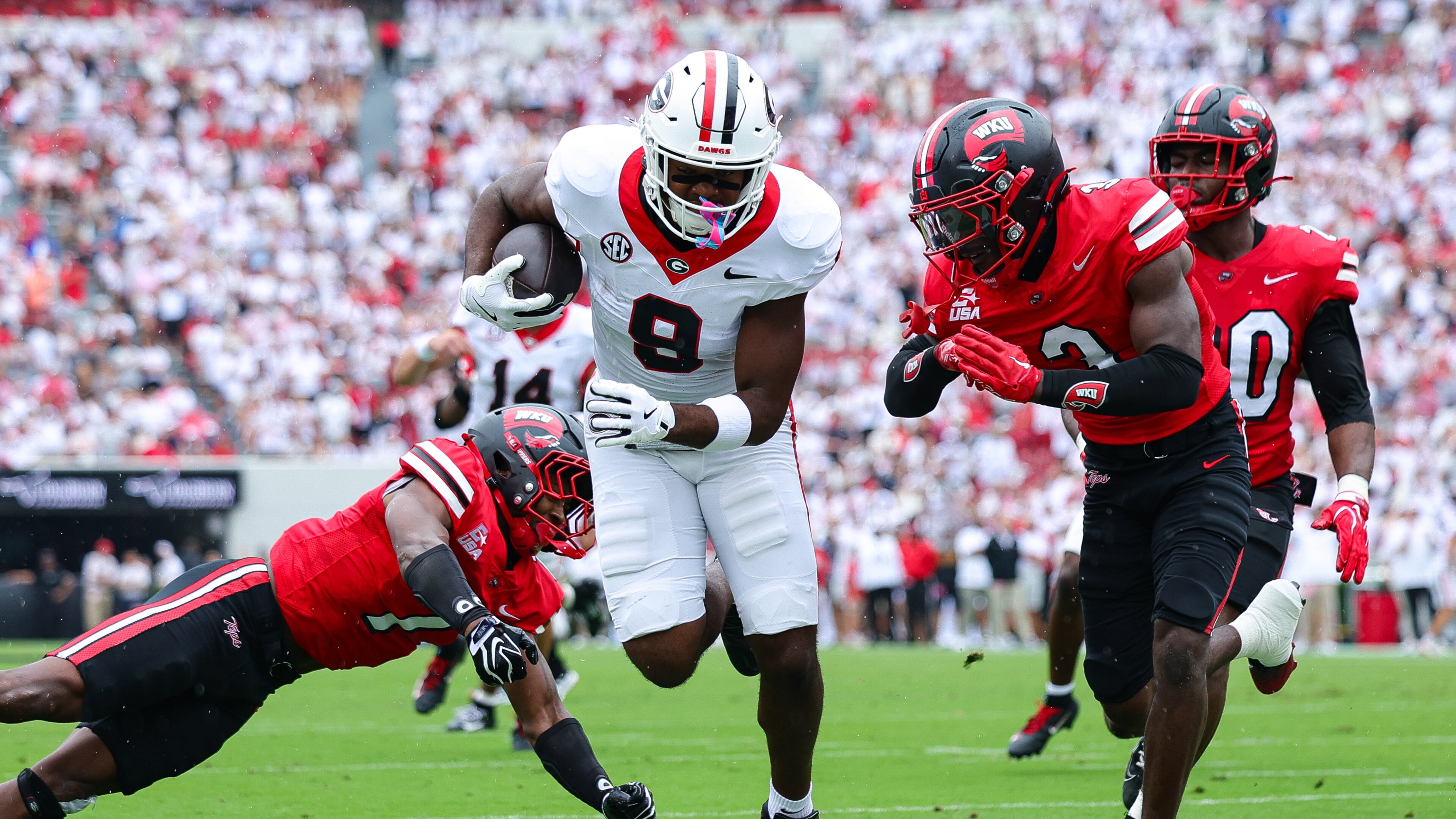 Georgia tight end Ethan Barbour (center) scores a touchdown against Western Kentucky defensive backs Jaylen Lewis (left) and Christian White during the first half of an NCAA football game, Saturday, Sept. 12, 2026, in Athens. (Colin Hubbard/AP)