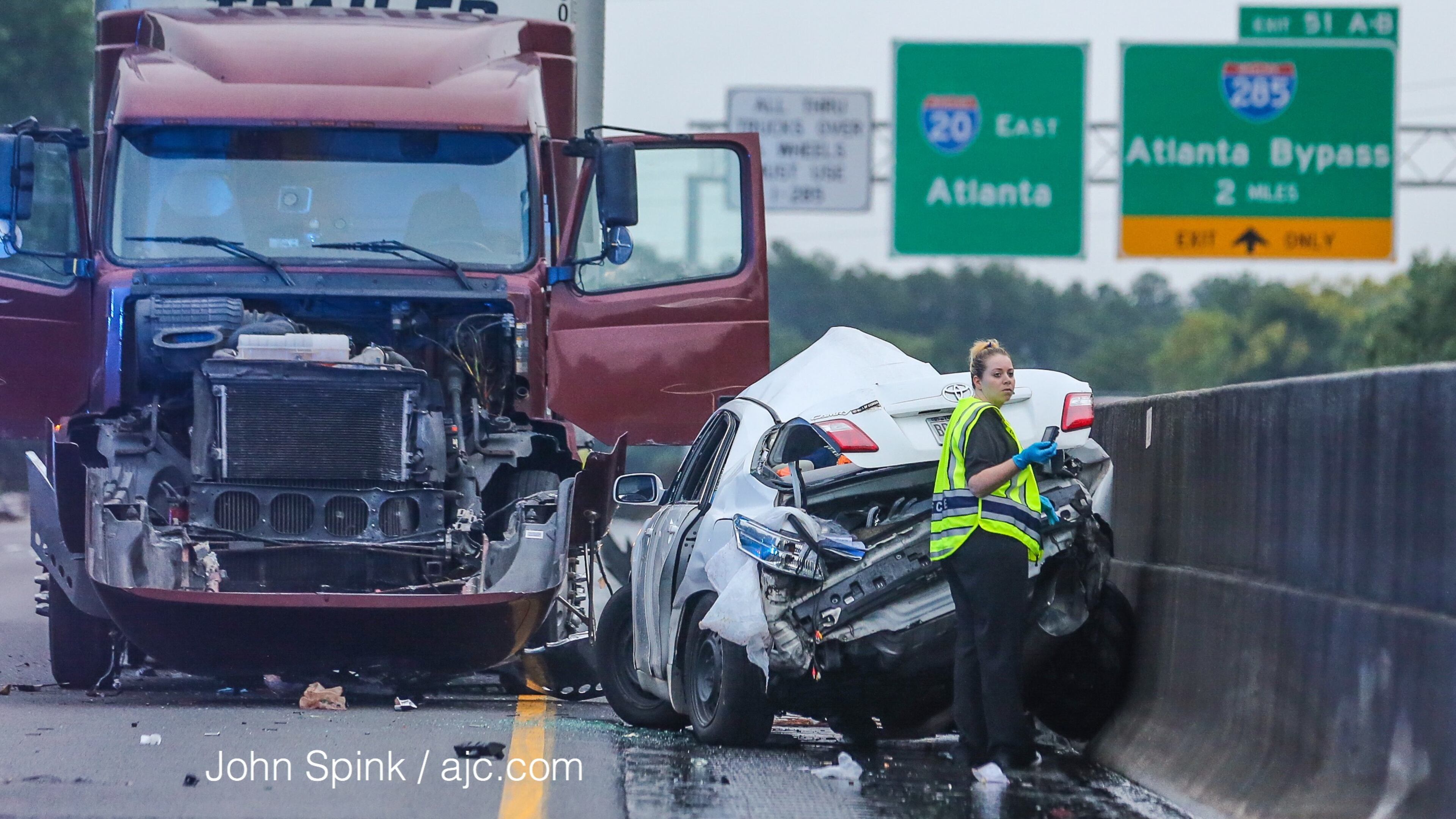 One person was killed early Wednesday in a tractor-trailer crash on I-20 West in Fulton County. JOHN SPINK / JSPINK@AJC.COM