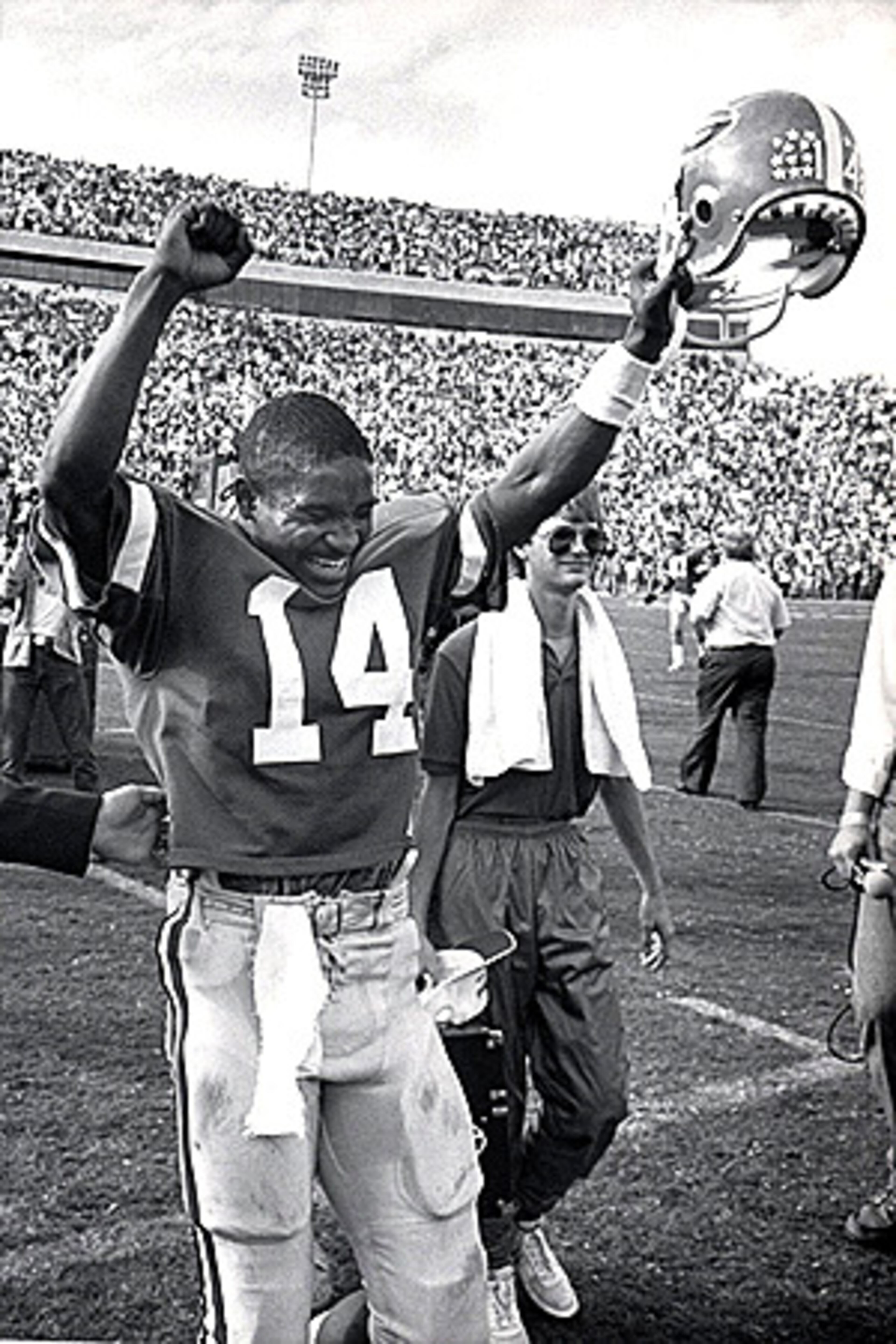 QB James Jackson exults, also in 1987, as the Dogs rebounded from a loss to Florida the previous season.