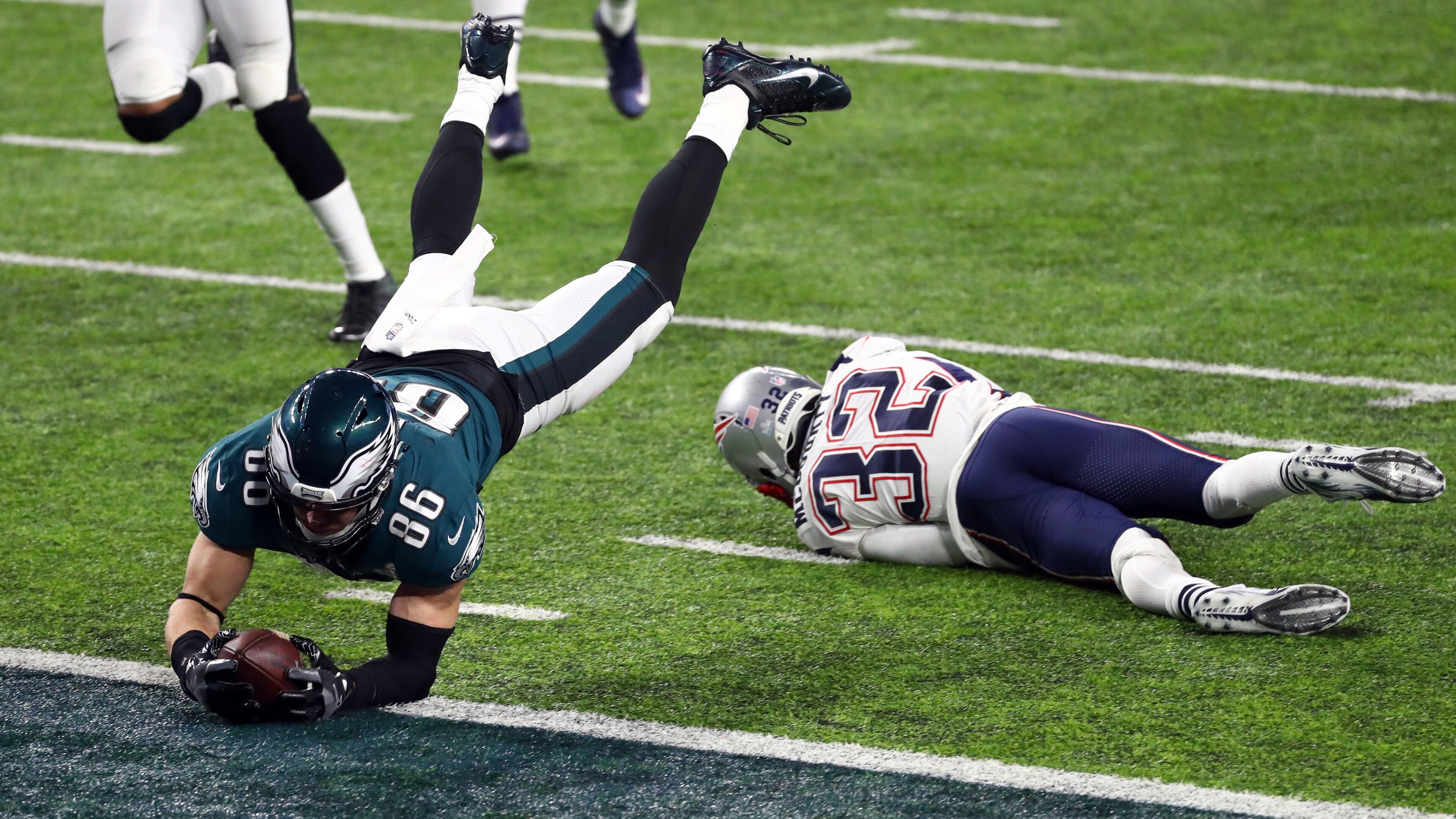 Philadelphia's Zach Ertz catches a 11 yard touchdown pass during the fourth quarter in Super Bowl LII at U.S. Bank Stadium Feb. 4, 2018, in Minneapolis.