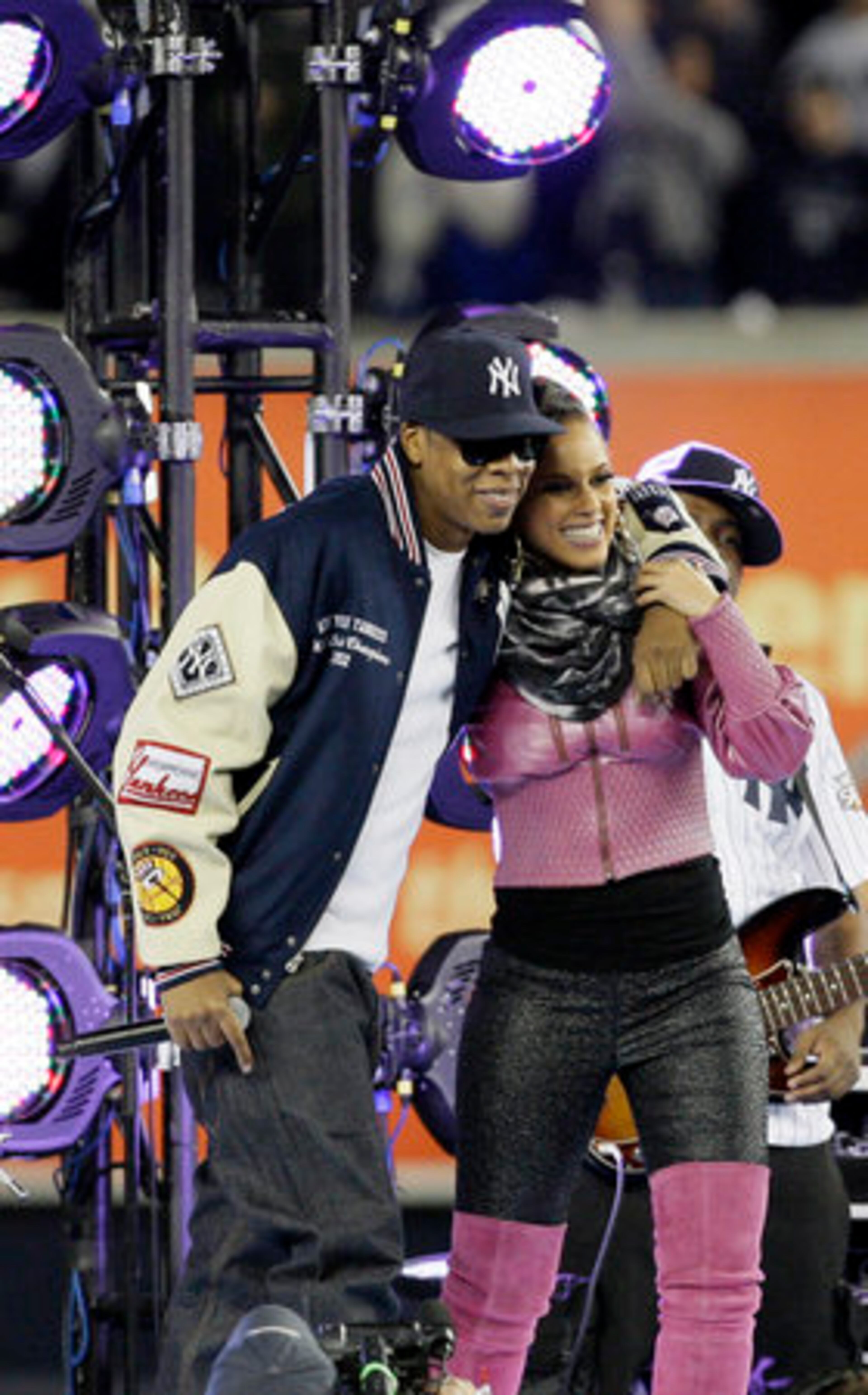 Following their duet, Keys performed the National Anthem.