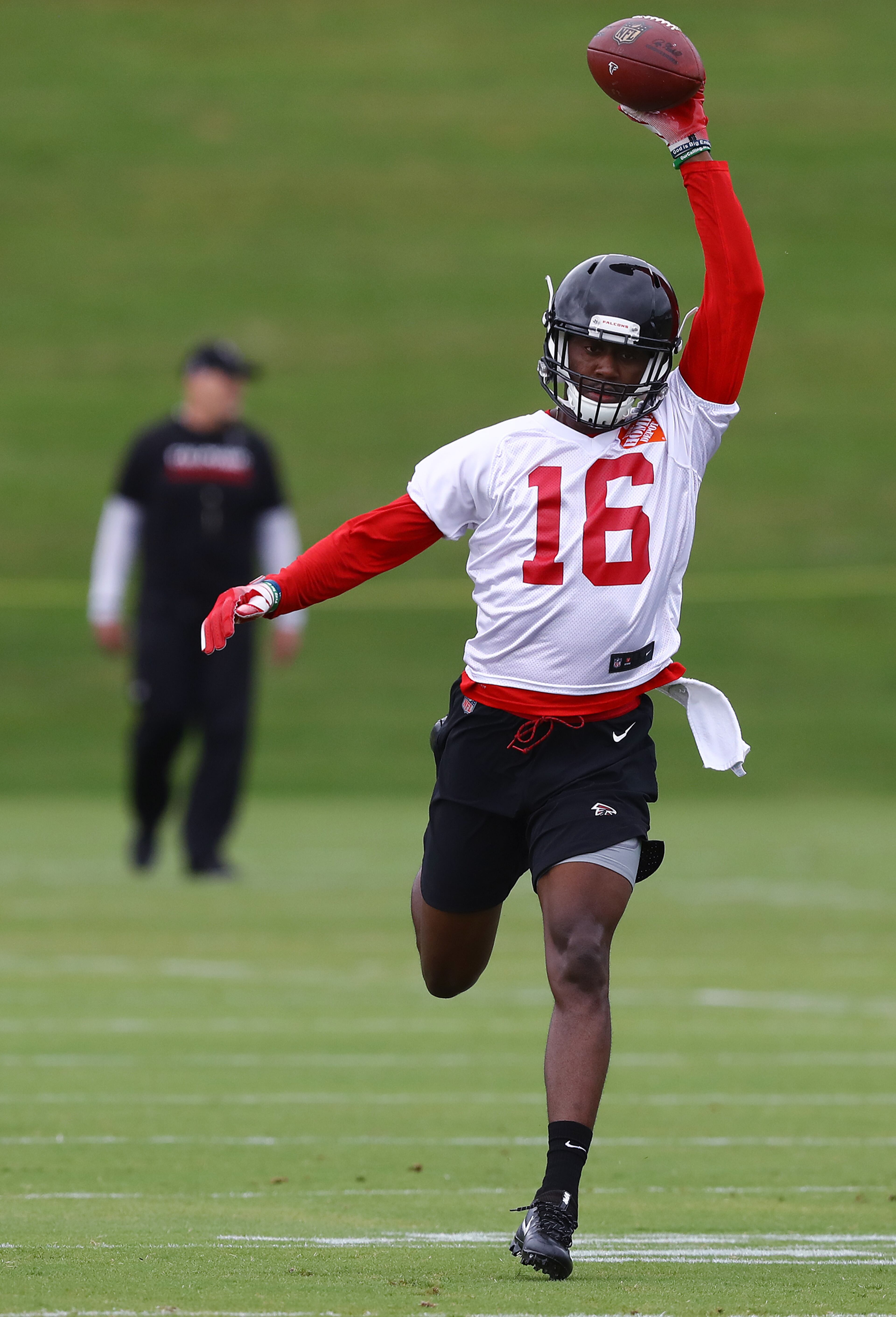 Rookie wide receiver Taj Williams makes a one handed grab the first day of mandatory mini-camp on Tuesday, June 12, 2018, in Flowery Branch. Curtis Compton/ccompton@ajc.com
