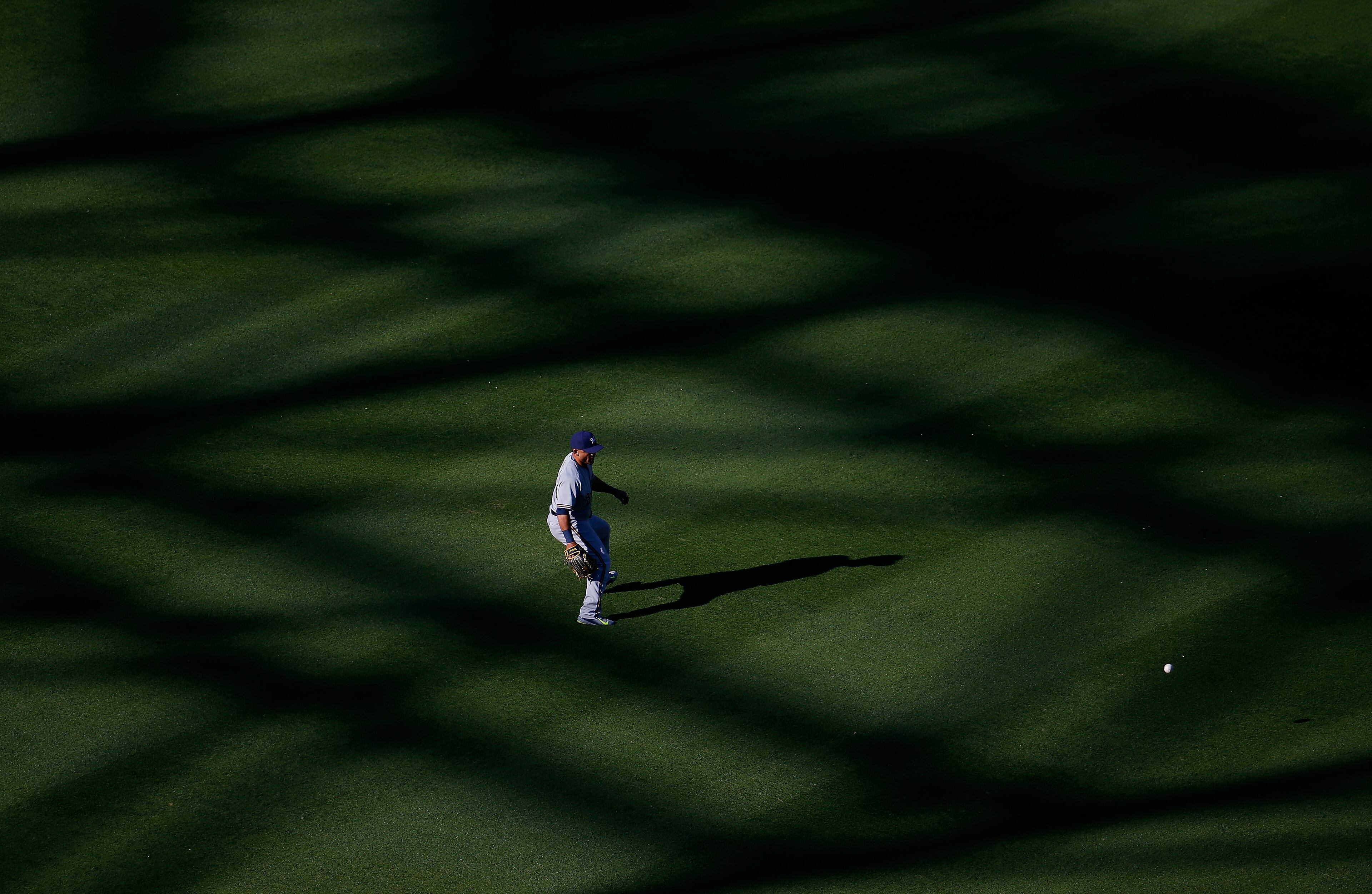 Gerardo Parra #28 of the Milwaukee Brewers makes a play on a single hit by Alberto Callaspo #1 of the Atlanta Braves in the sixth inning at Turner Field on May 23, 2015 in Atlanta, Georgia. (Photo by Kevin C. Cox/Getty Images)