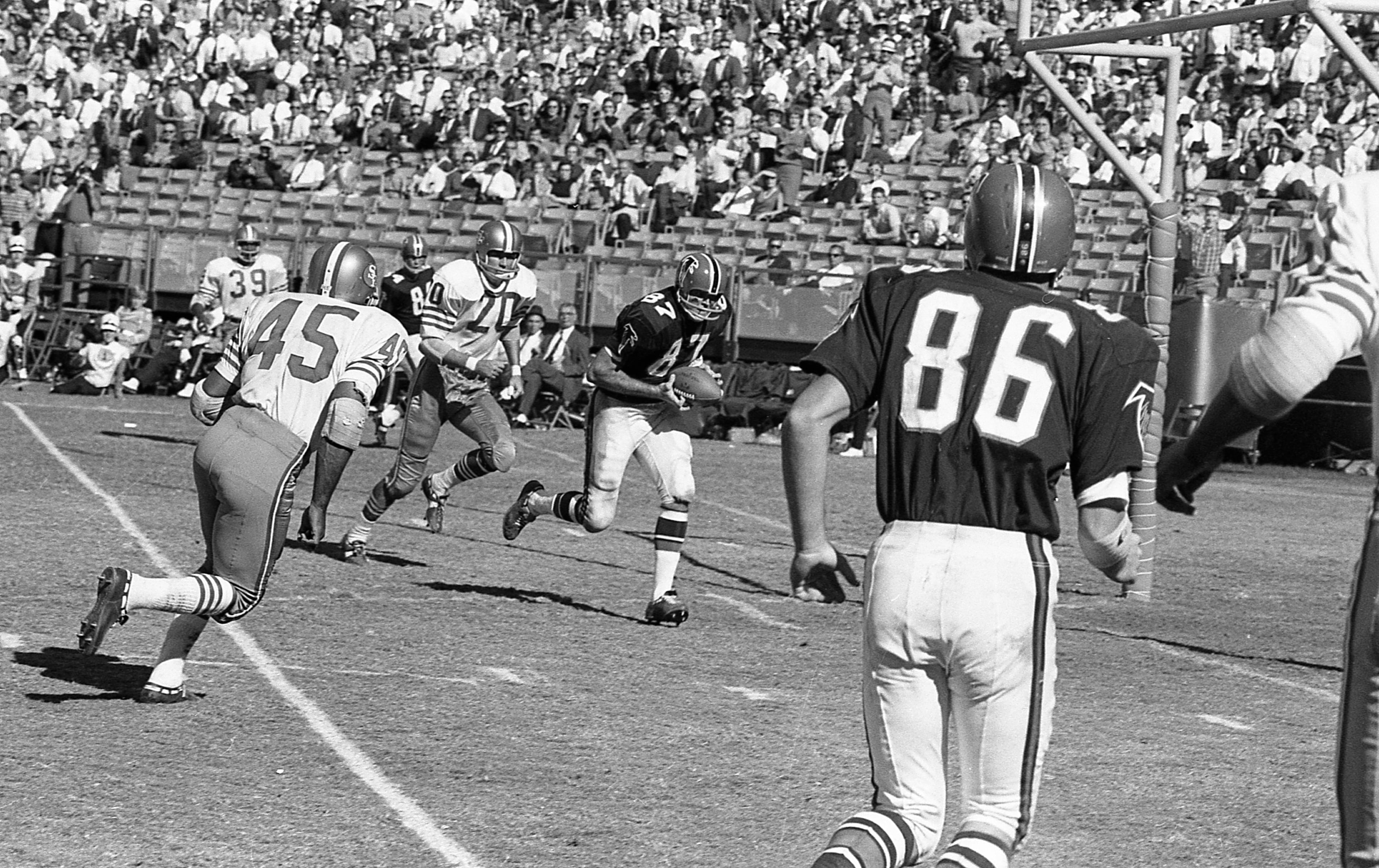 Former Georgia Tech player Taz Anderson heads toward the end zone after a reception. AJC file photo