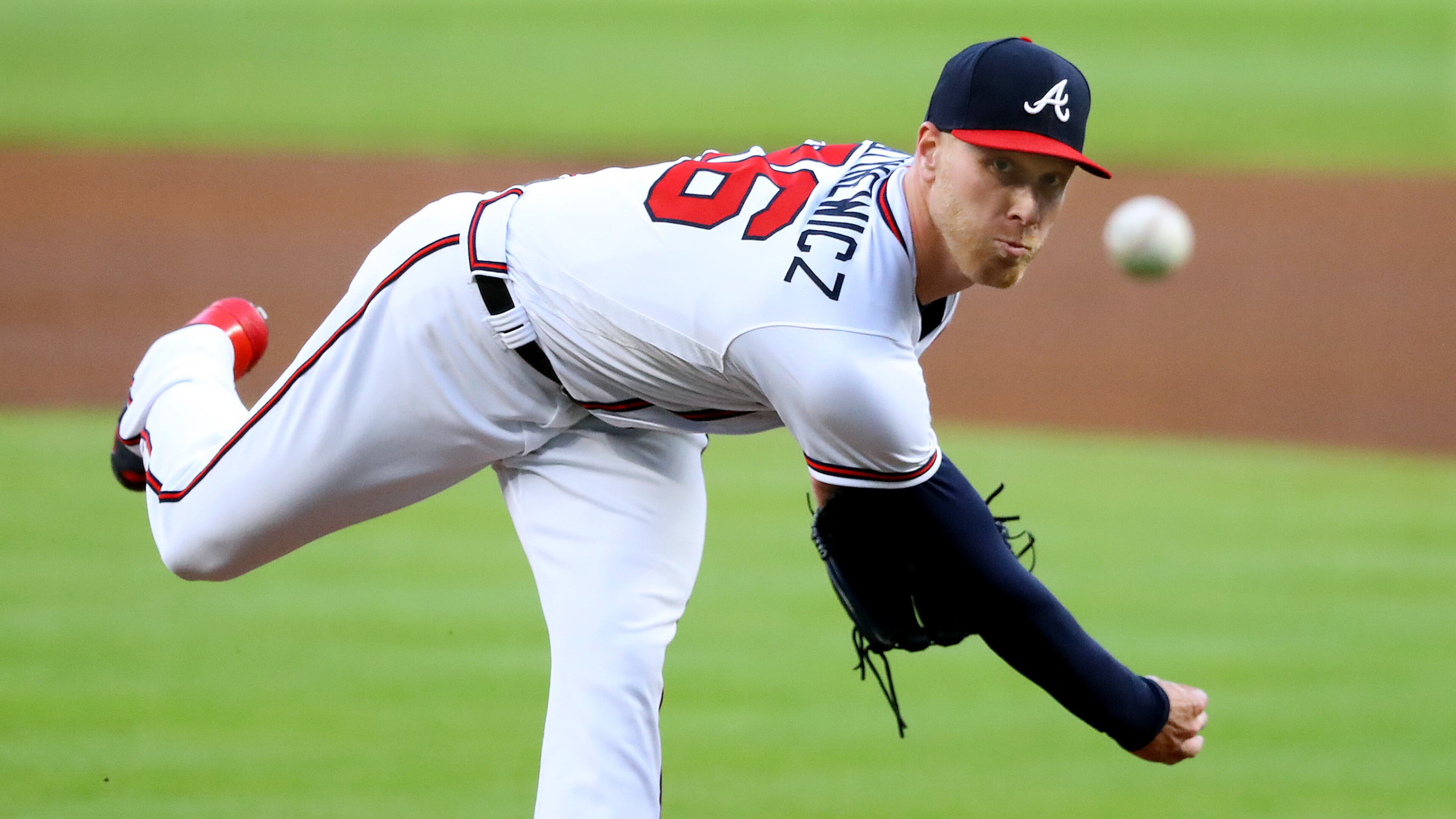 Braves pitcher Mike Foltynewicz coming right at Philadelphia in the first inning Tuesday. (Curtis Compton/Atlanta Journal-Constitution/TNS)
