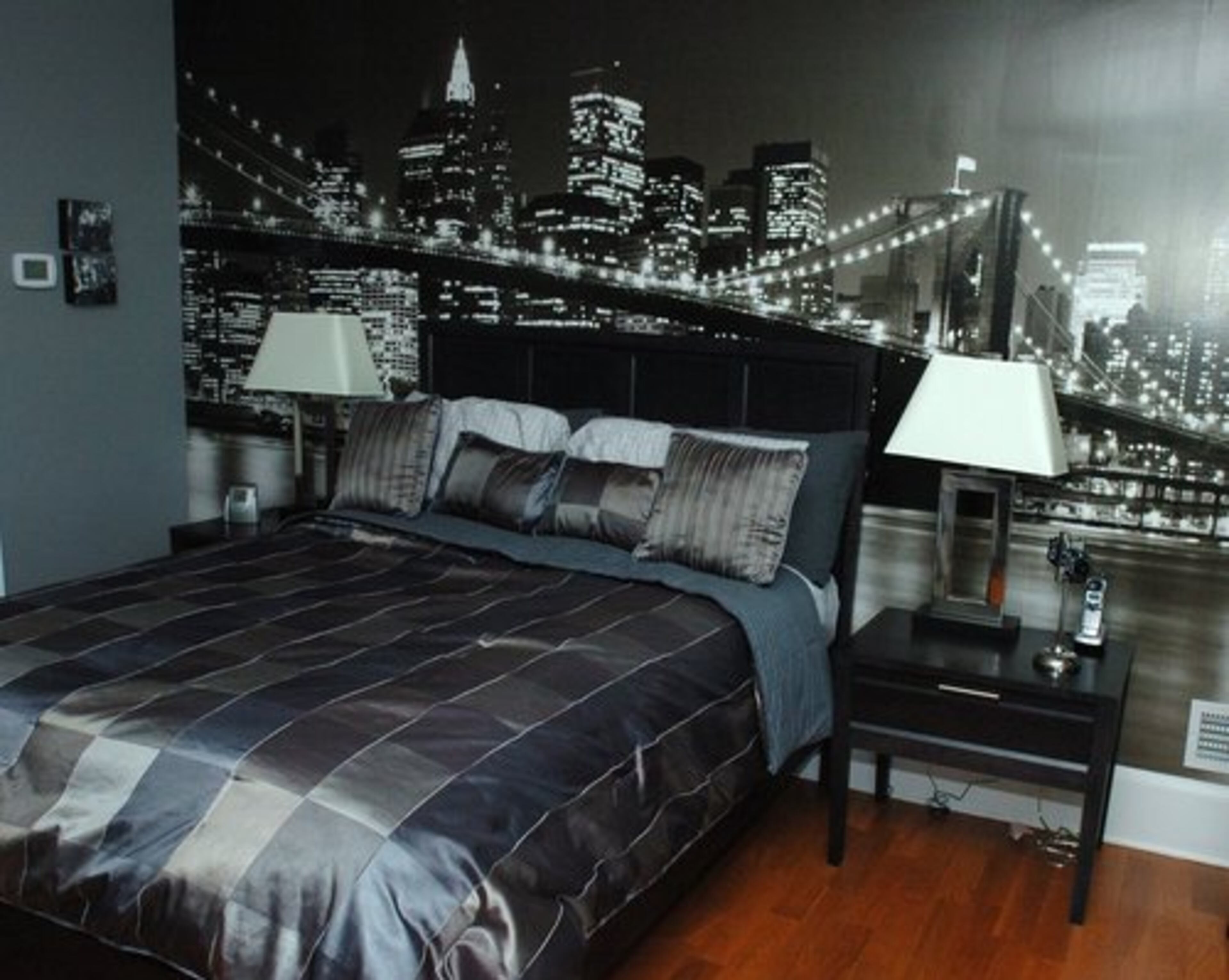 According to a report, a foreclosure notice on the home appeared July 18, indicating that a $450,000 second mortgage the owners took out less than 15 months ago was in default. They worked out a deal with the bank the first time but defaulted again. The house was to be auctioned March 3, but the sale didn't happen.