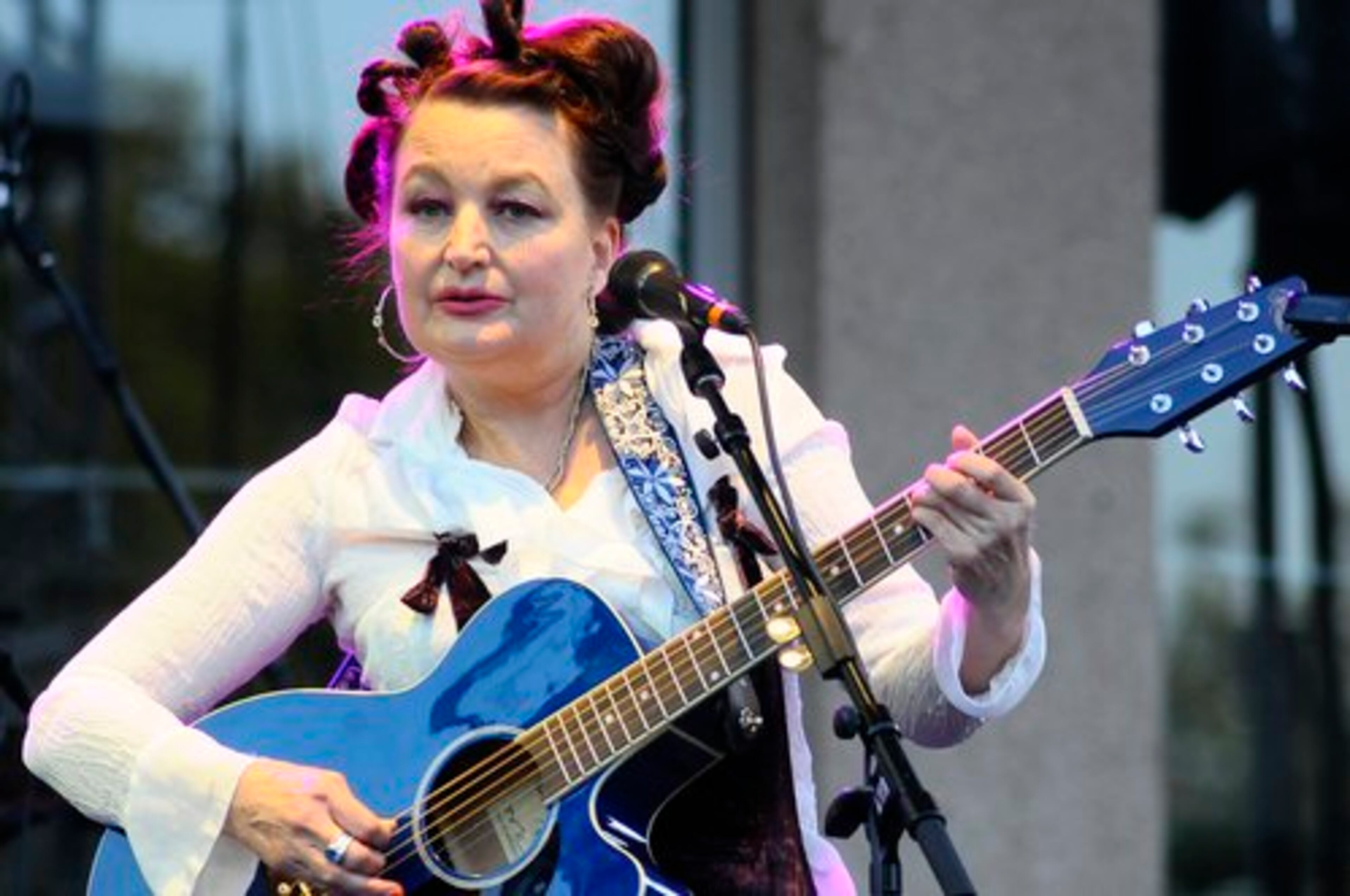 Canadian singer-songwriter, Jane Siberry opened the show.