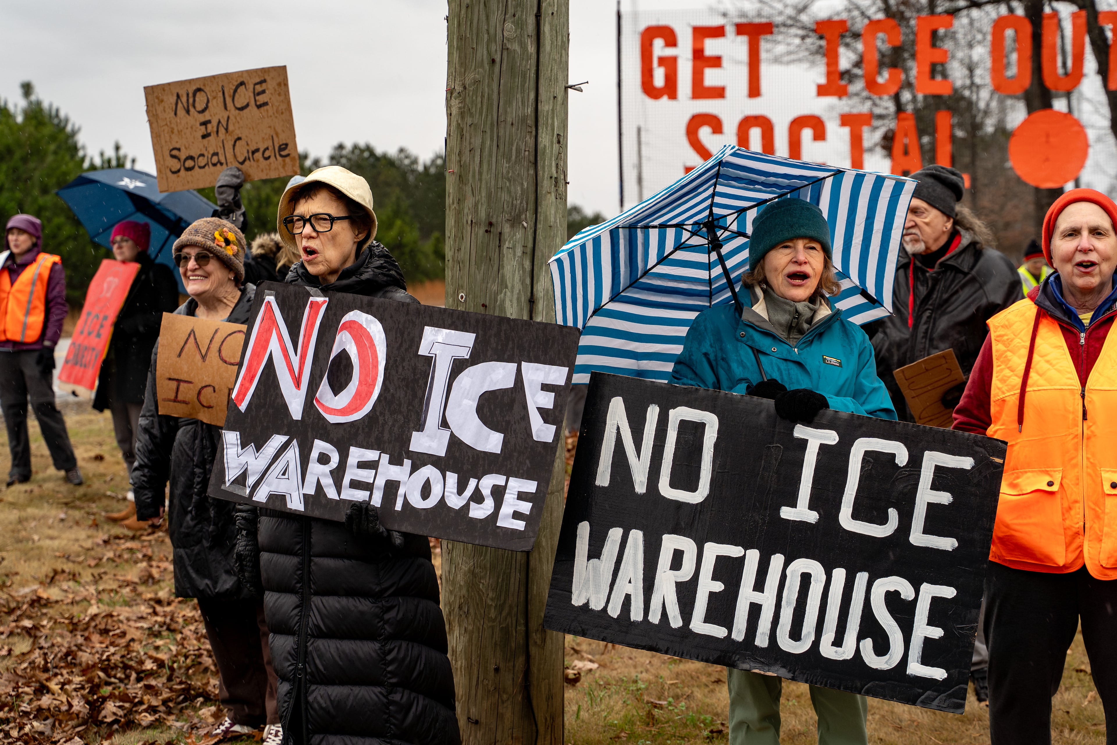 Anti-ICE protesters gather on Social Circle Parkway in the city of Social Circle to voice opposition to potential Immigration and Customs Enforcement facility. Wednesday, Jan 14, 2026 (Ben Hendren/AJC)