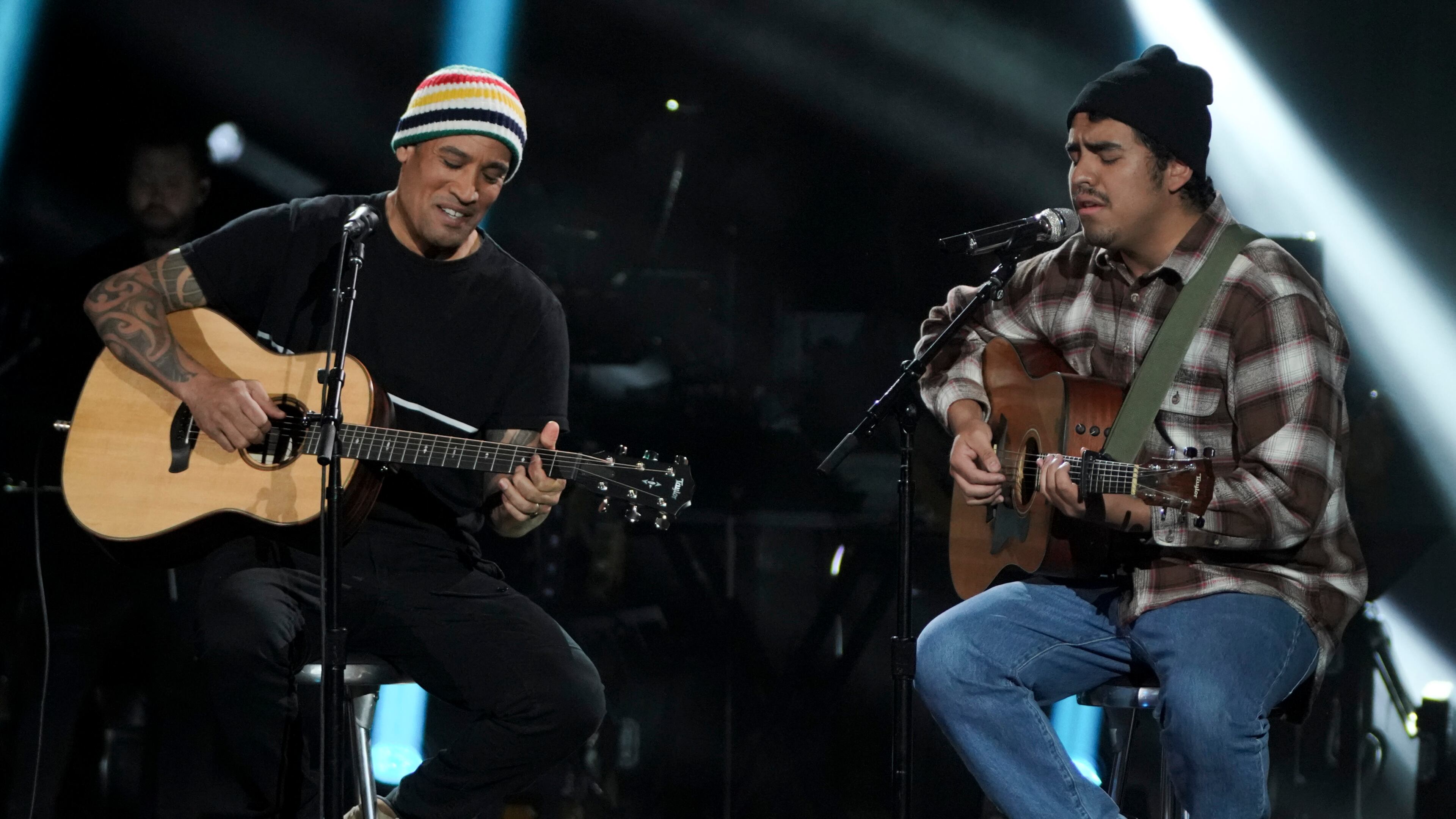 AMERICAN IDOL - "211 (All-Star Duets)" - The remaining 10 contestants of the Top 20 perform duets with all-star celebrity partners from The Wiltern in Los Angeles, as the search for America's next superstar continues on The ABC Television Network, MONDAY, APRIL 8 (8:00-10:00 p.m. EDT), streaming and on demand. Following the performances, the tension will rise as the remaining 10 contestants find out who has made the last seven spots, rounding out the Top 14 during a final elimination that will leave audiences stunned. (ABC/Eric McCandless)
BEN HARPER, ALEJANDRO ARANDA