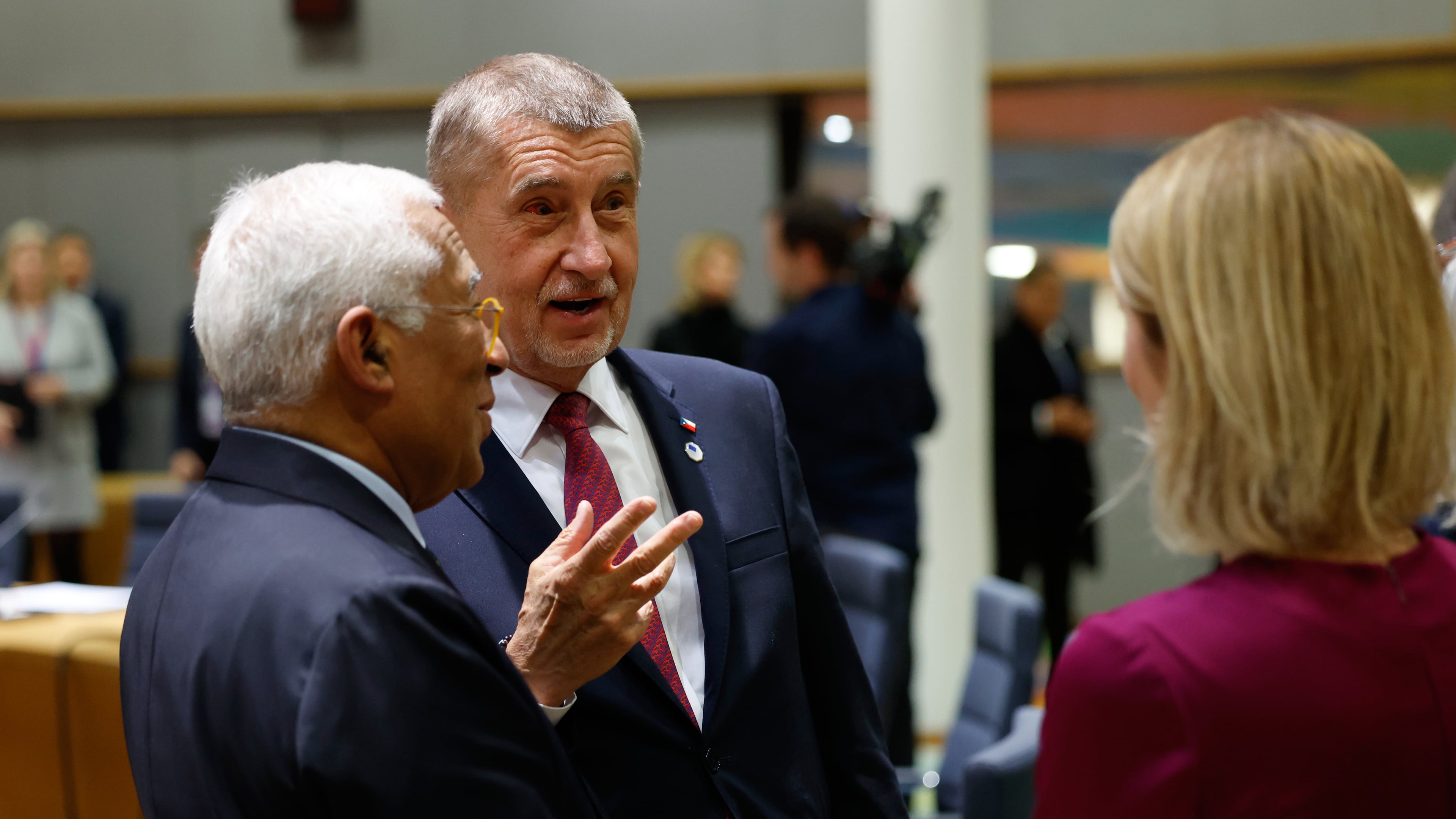 From left, European Council President Antonio Costa, Czech Republic's Prime Minister Andrej Babis and European Union foreign policy chief Kaja Kallas speak during a round table meeting at the EU summit in Brussels, Thursday, Jan. 22, 2026. (AP Photo/Geert Vanden Wijngaert)