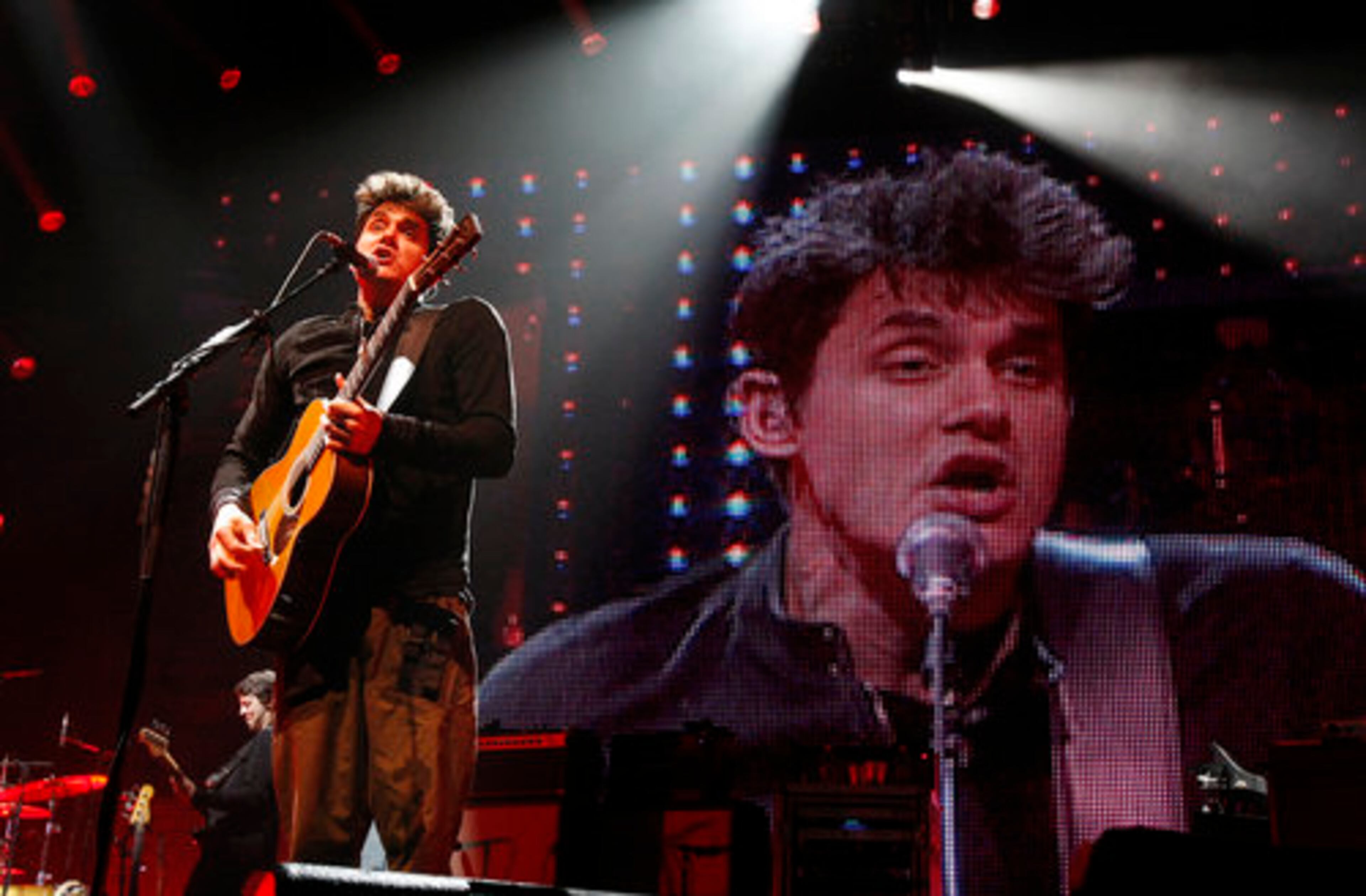John Mayer switches to an acoustic guitar as he performs his second song.