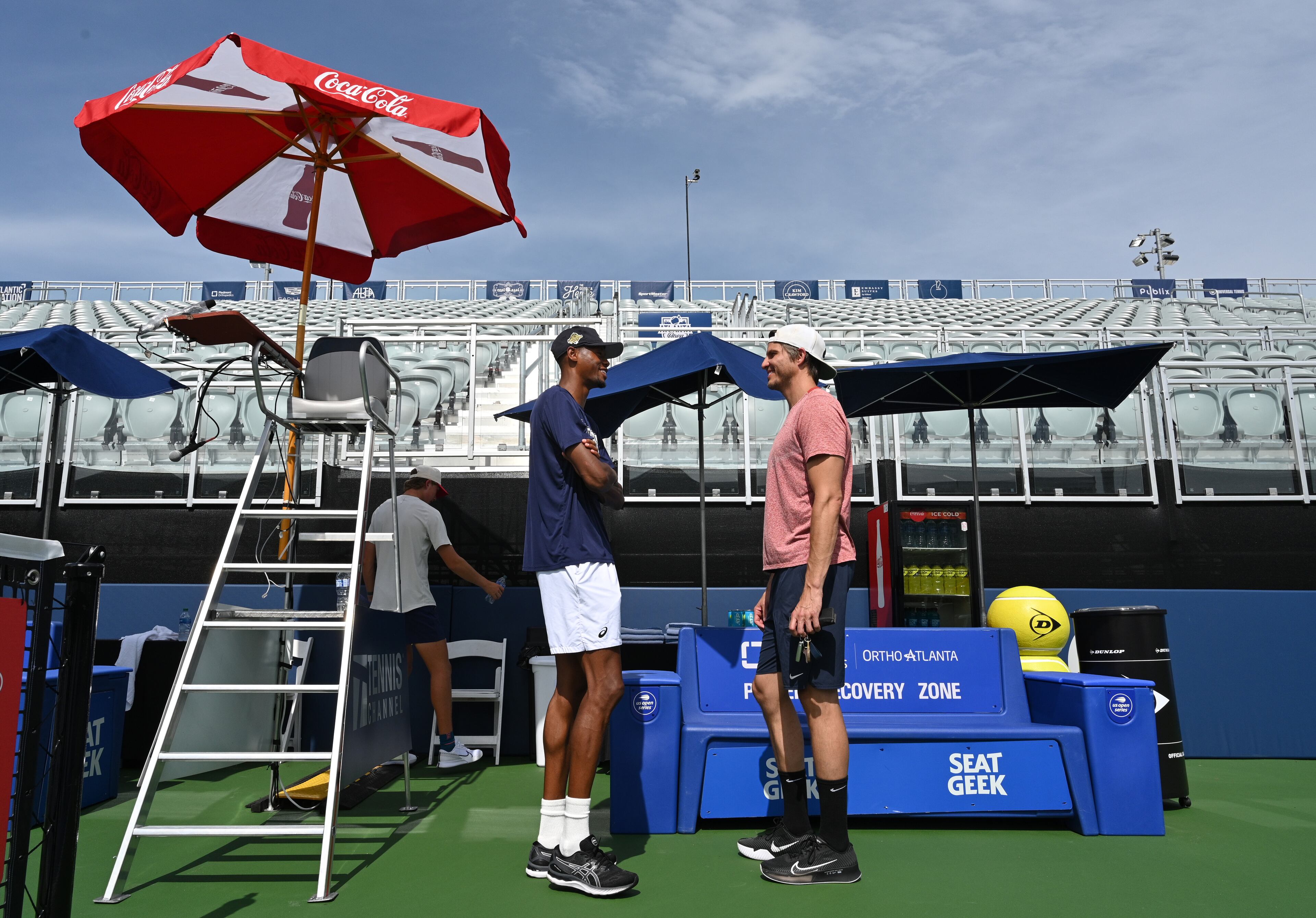 Chris Eubanks and assistant Hawks GM Kyle Korver (both standing at 6 feet, 7 inches) share a moment before Friday's event. (Hyosub Shin / Hyosub.Shin@ajc.com)