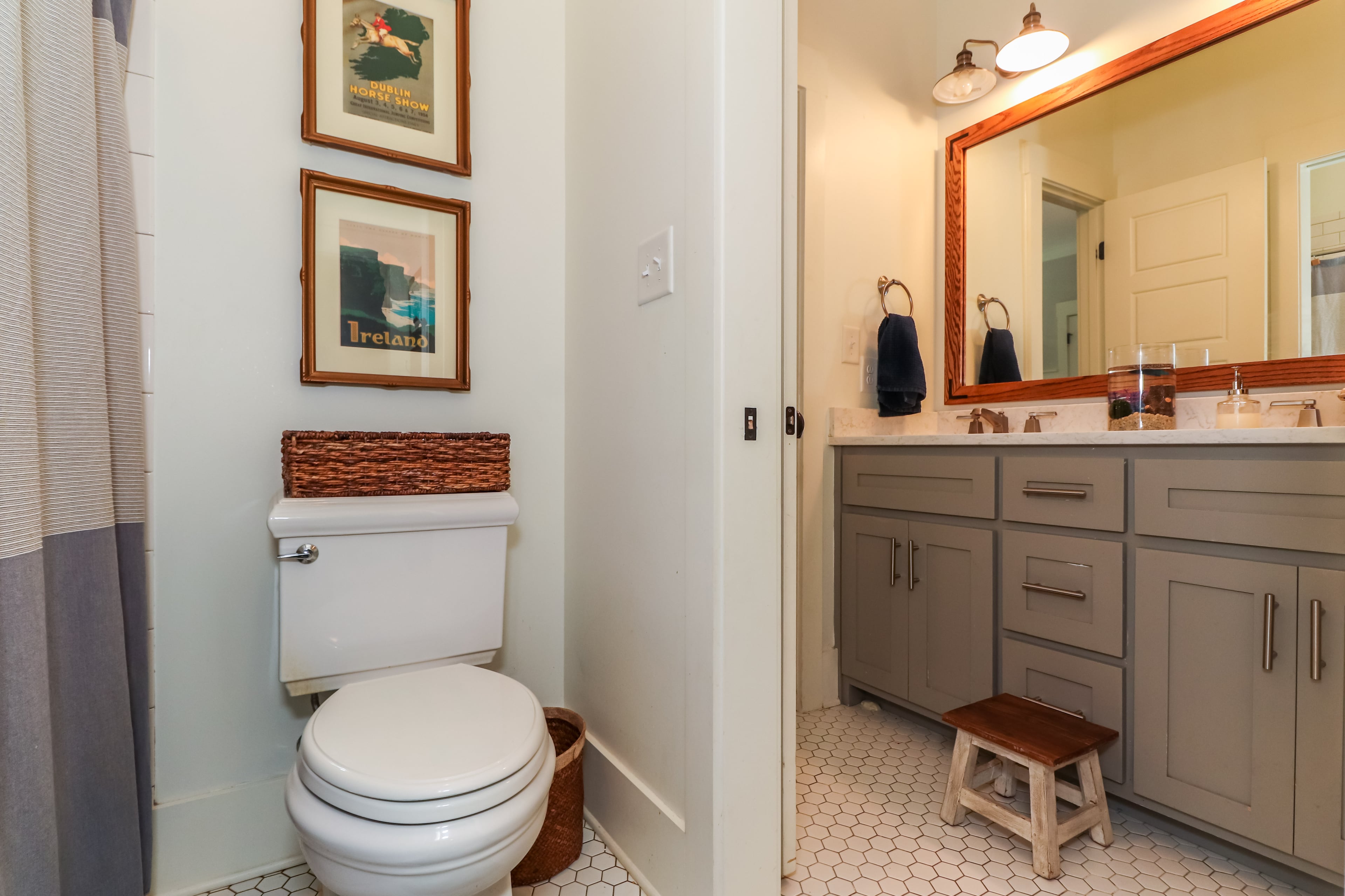 Country music's Jo Dee Messina has placed her Atlanta mansion on the market, and it's an absolute luxury listing stunner.
Courtesy of Tyler Willis Photography