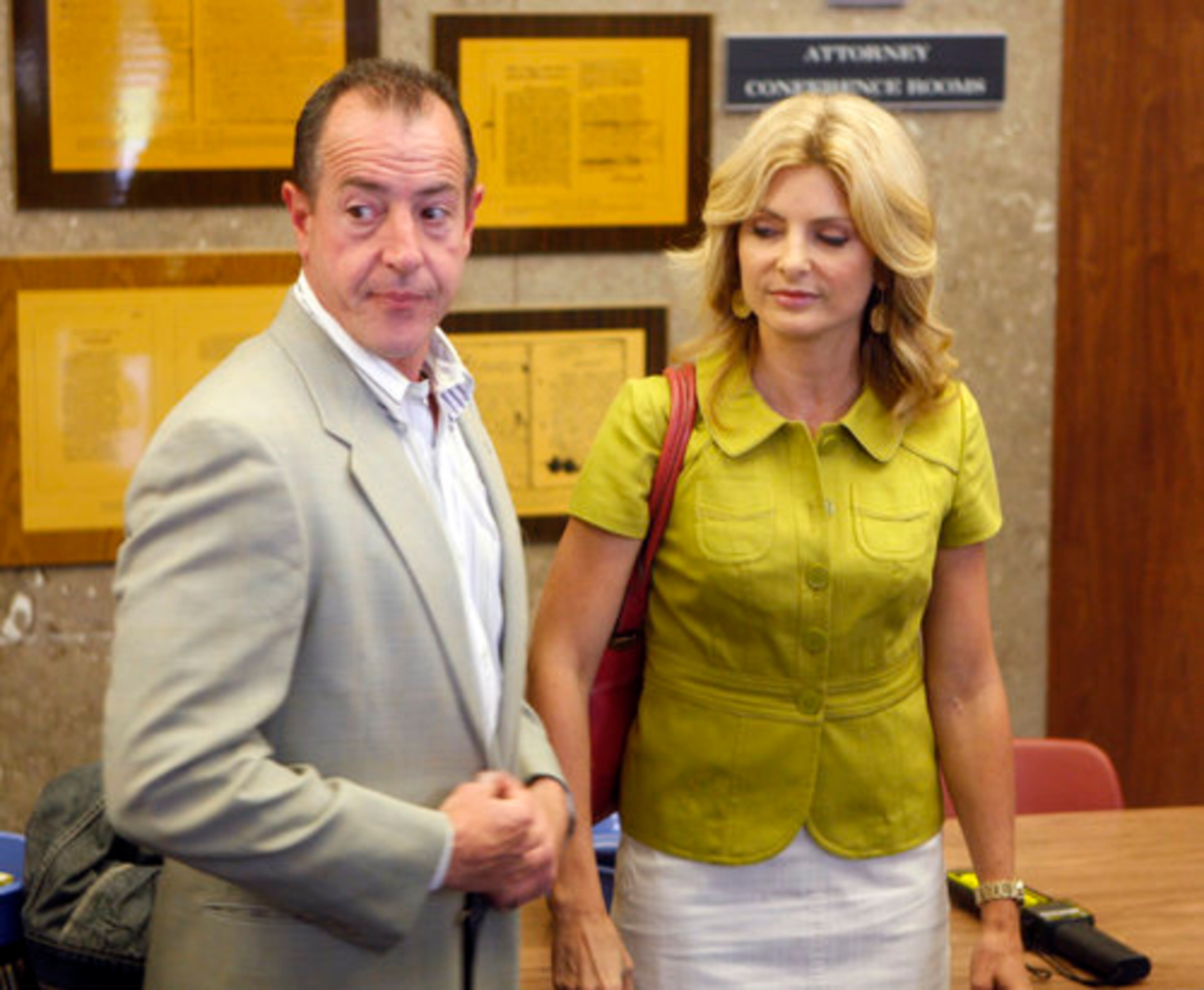 Michael Lohan, Lindsay's father, and attorney Lisa Bloom arrive. Michael Lohan told TMZ that he would be at the courthouse to watch his daughter surrender whether she wanted him there.