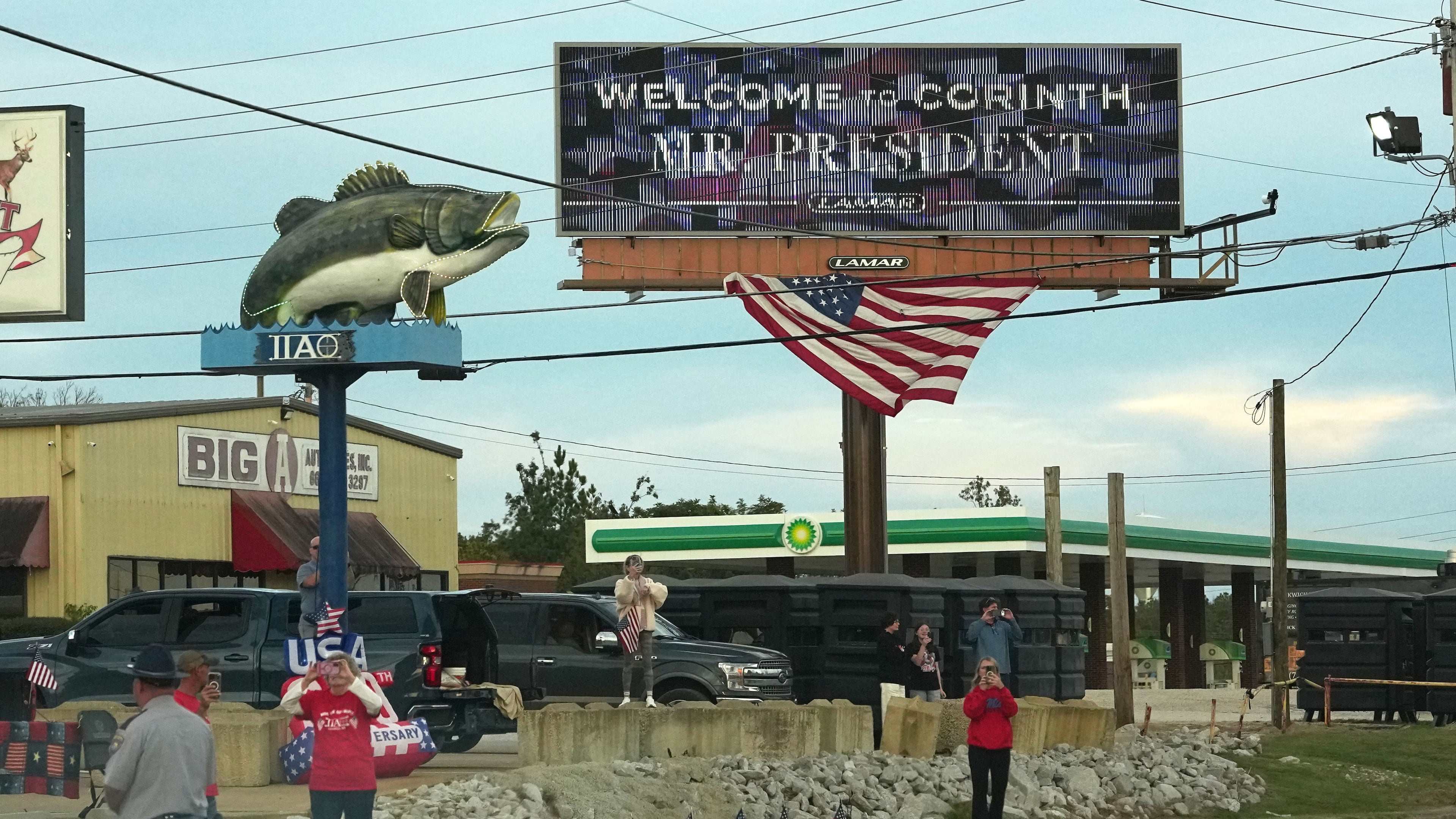 People watch as President Donald Trump's motorcade heads to a campaign rally in Corinth, Miss., Monday, Oct. 26, 2026. (AP Photo/Jacquelyn Martin)