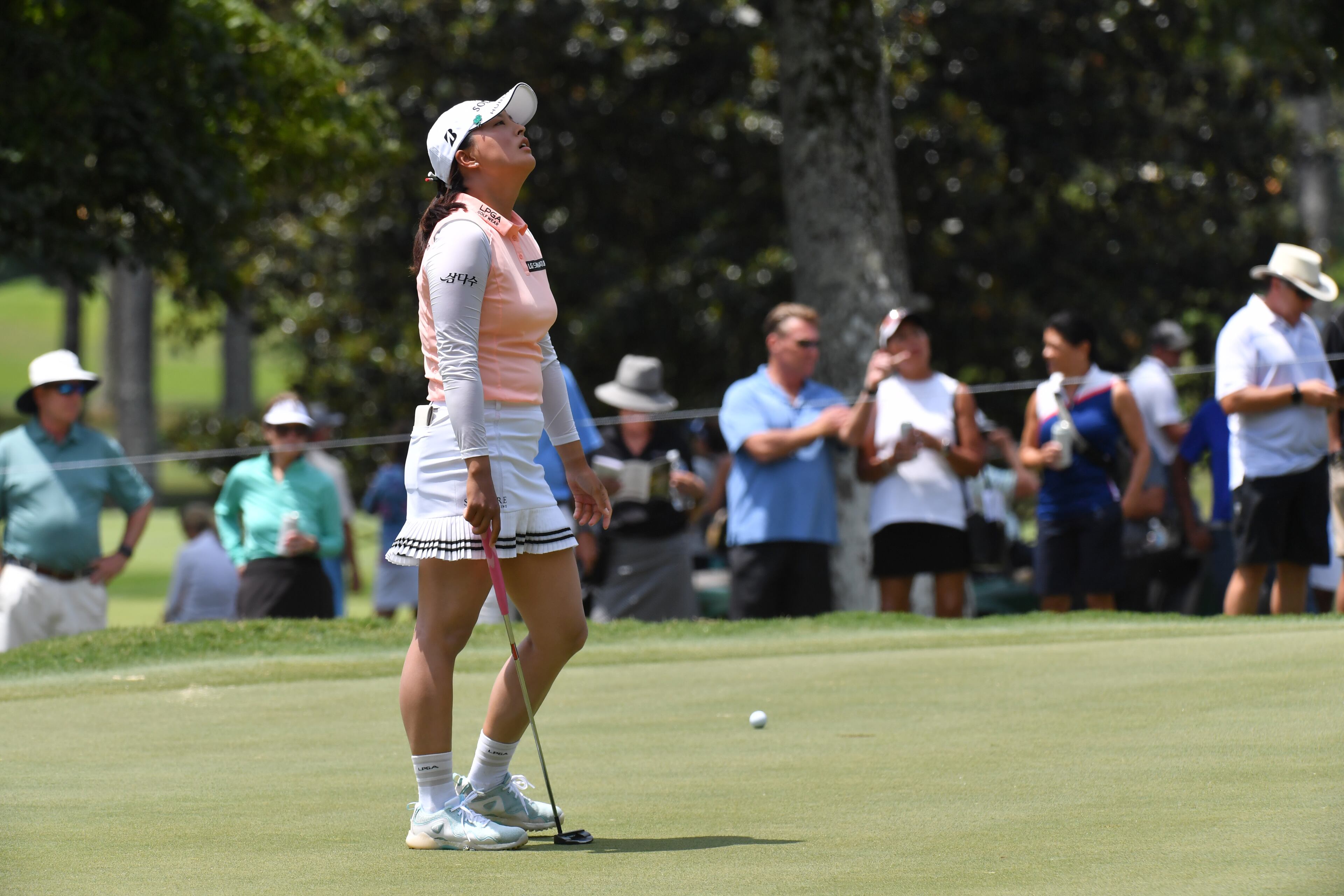 Sei Young Kim reacts after she missed the shot on 14th green. (Hyosub Shin / Hyosub.Shin@ajc.com)