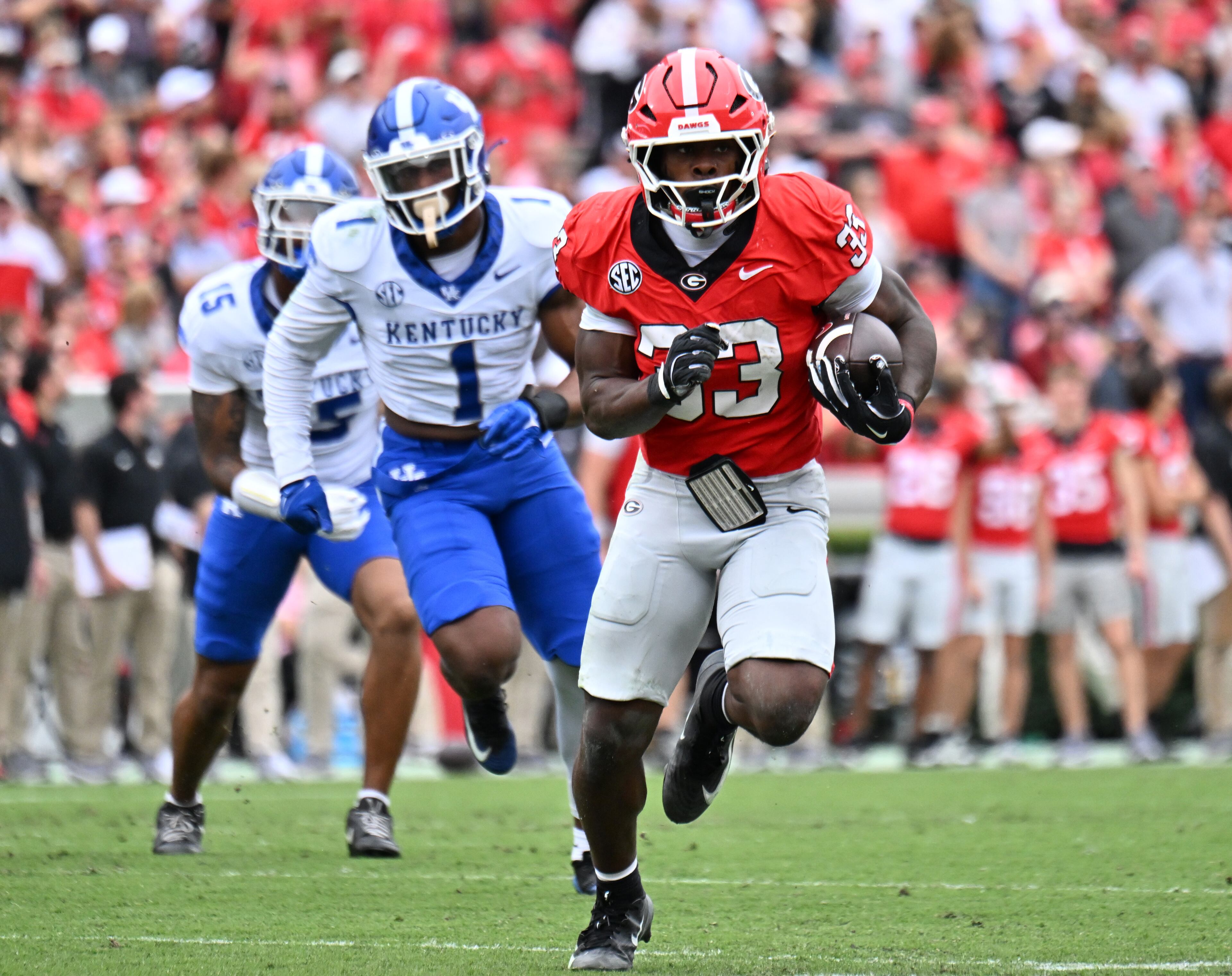 Georgia running back Chauncey Bowens (33) runs for a first down during the first half in a NCAA college football game at Sanford Stadium, Saturday, October 4, 2025, in Athens. (Hyosub Shin / AJC)