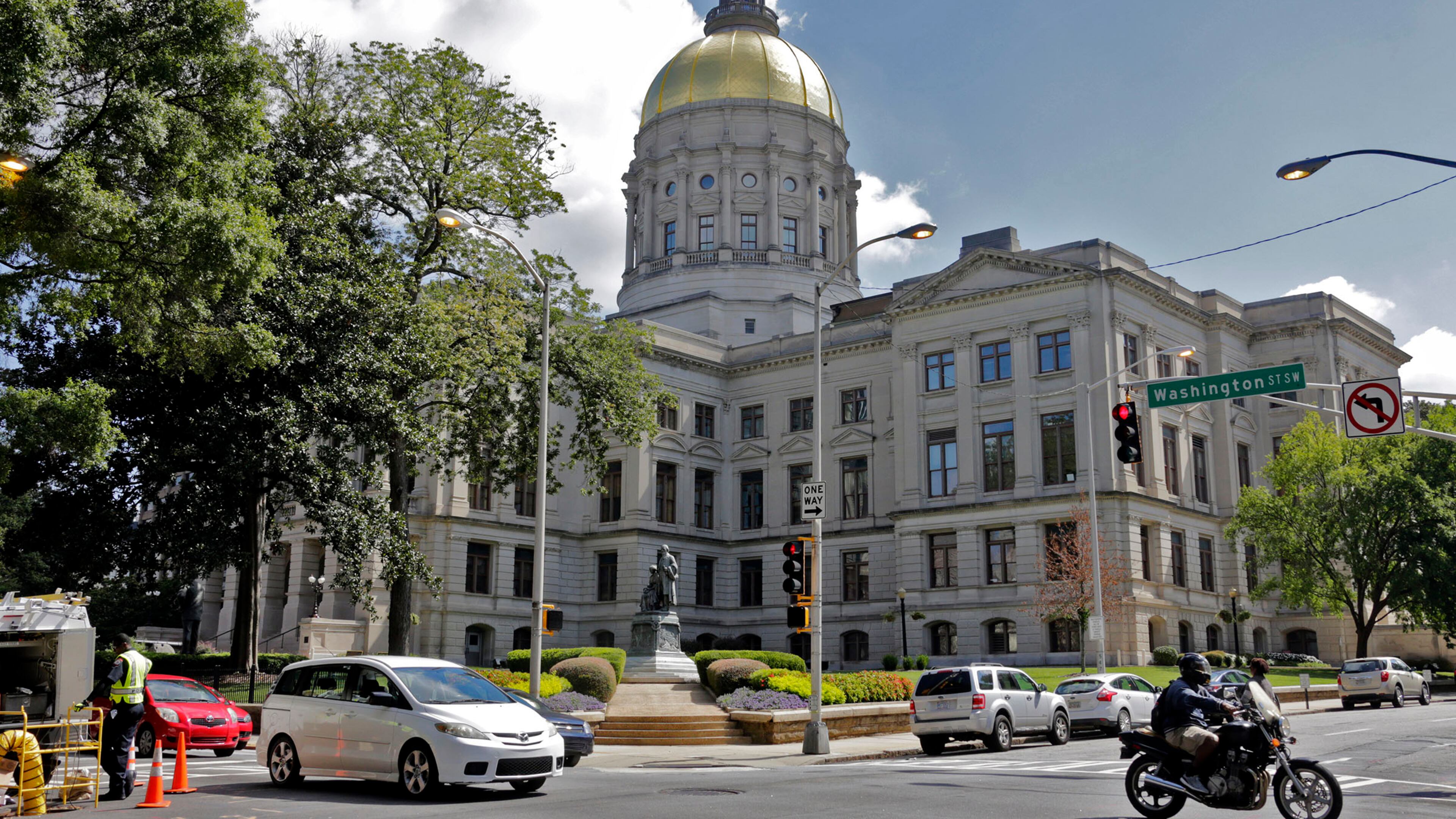 The Georgia state Capitol. BOB ANDRES /BANDRES@AJC.COM