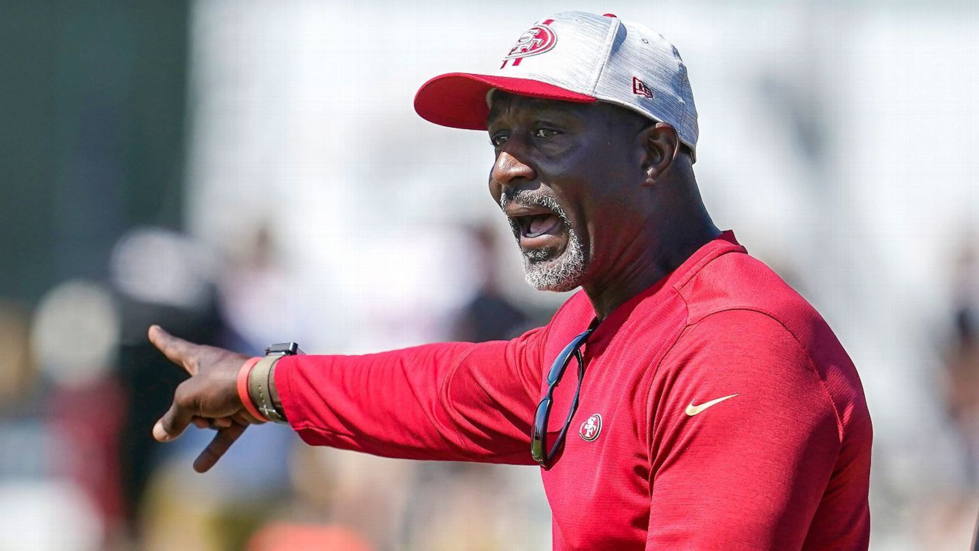 49ers linebackers coach Johnny Holland is battling multiple myeloma and is ready to coach in Super Bowl 58. (AP Photo/Jeff Chiu)