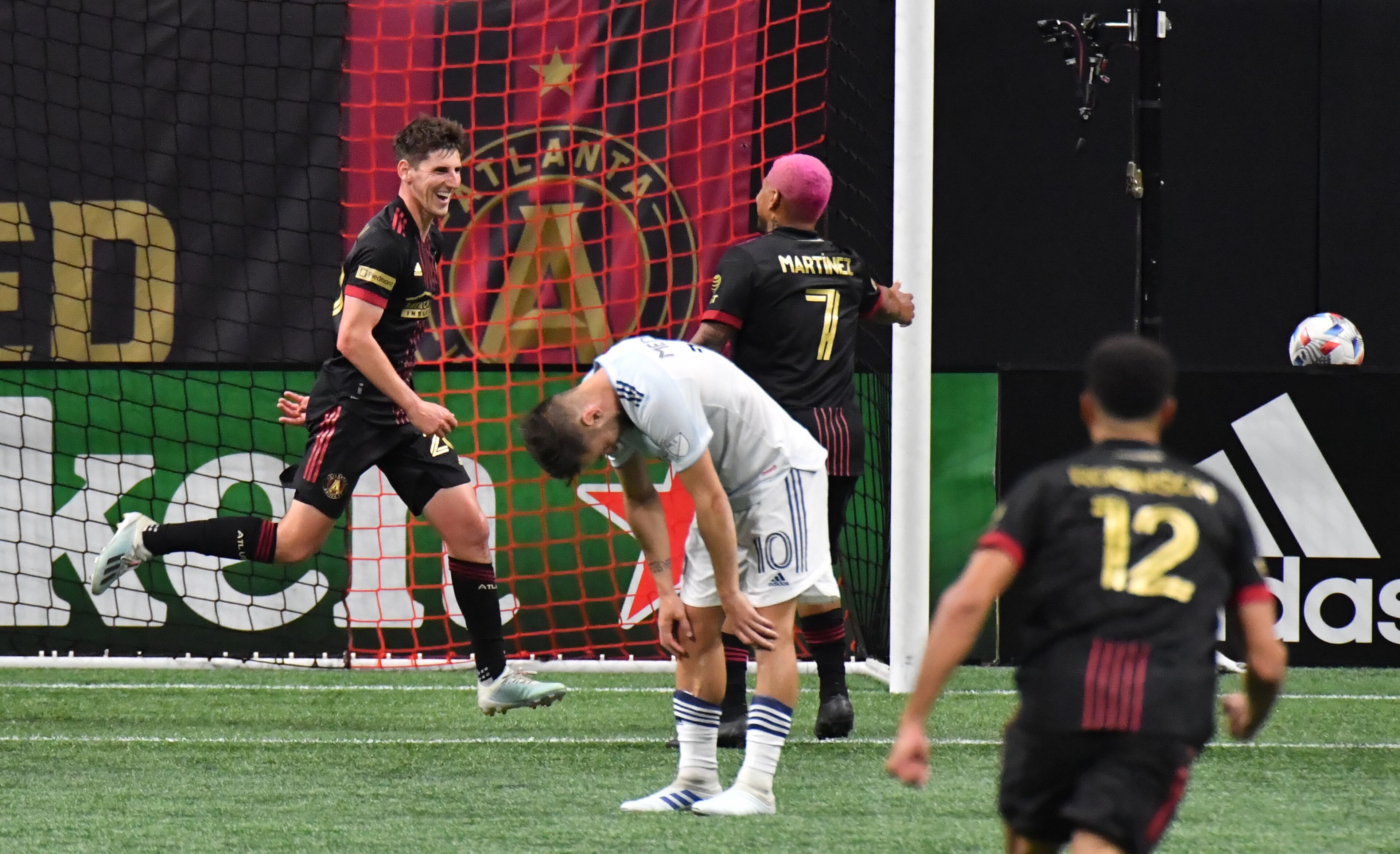 Atlanta United's midfielder Emerson Hyndman (20) celebrates after he scored during the second half. (Hyosub Shin / Hyosub.Shin@ajc.com)