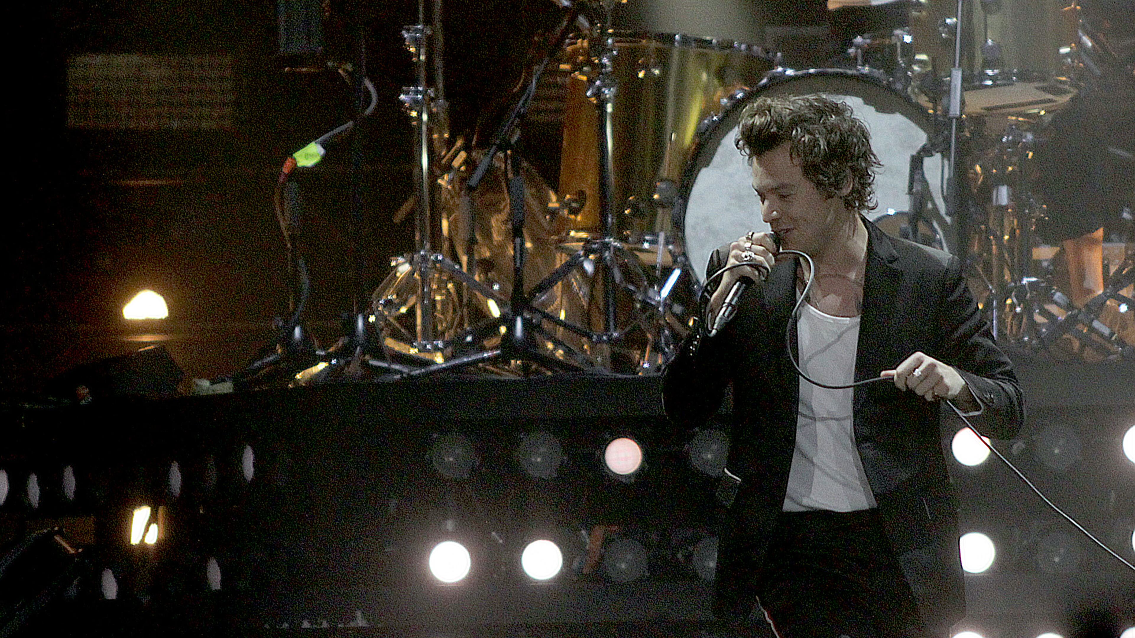 Harry Styles performed with opener Kacey Musgraves at the Infinite Energy Arena on June 11, 2018. (Akili-Casundria Ramsess/Eye of Ramsess Media)