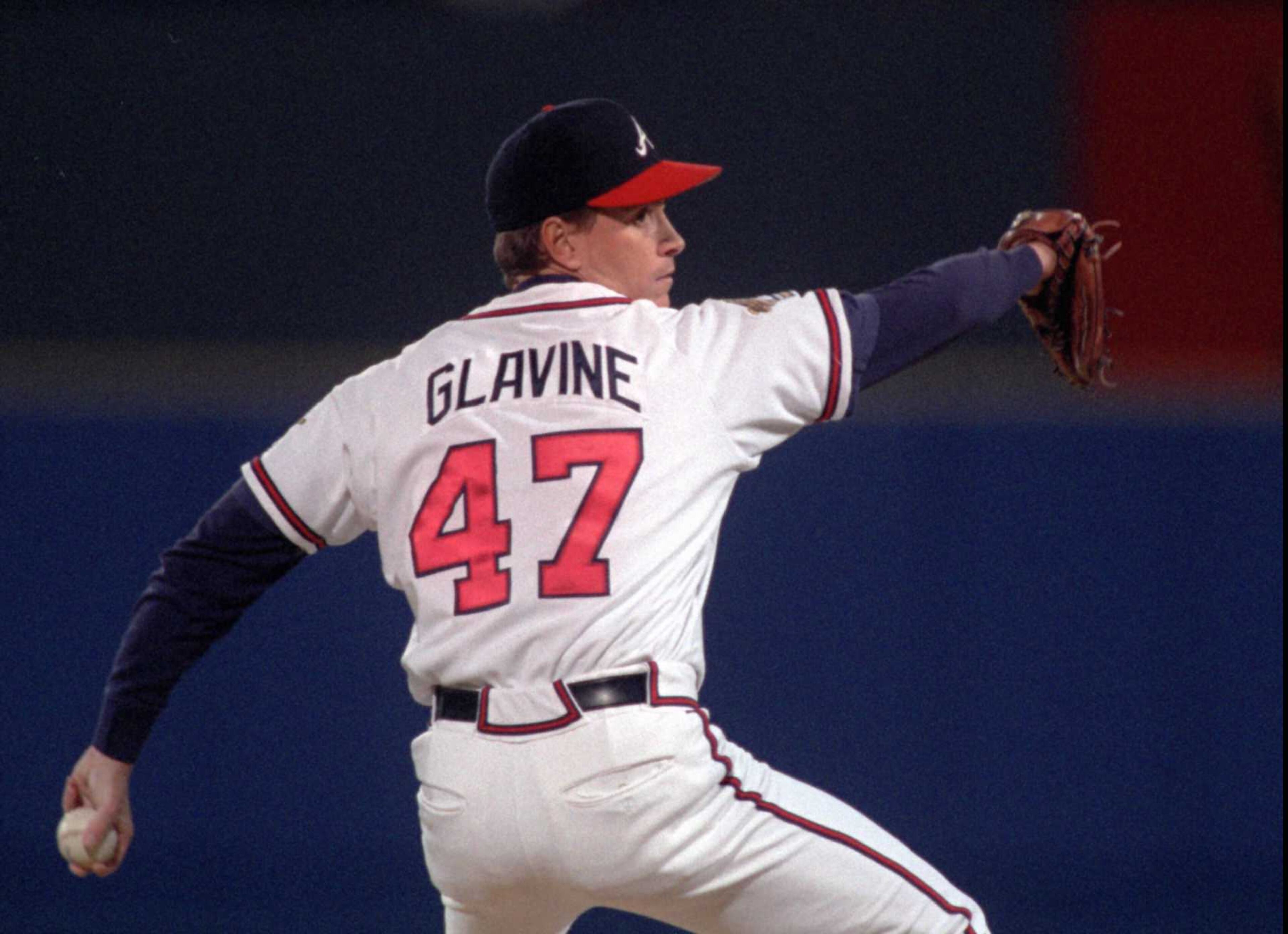 Braves pitcher Tom Glavine in action in the 1st inning.