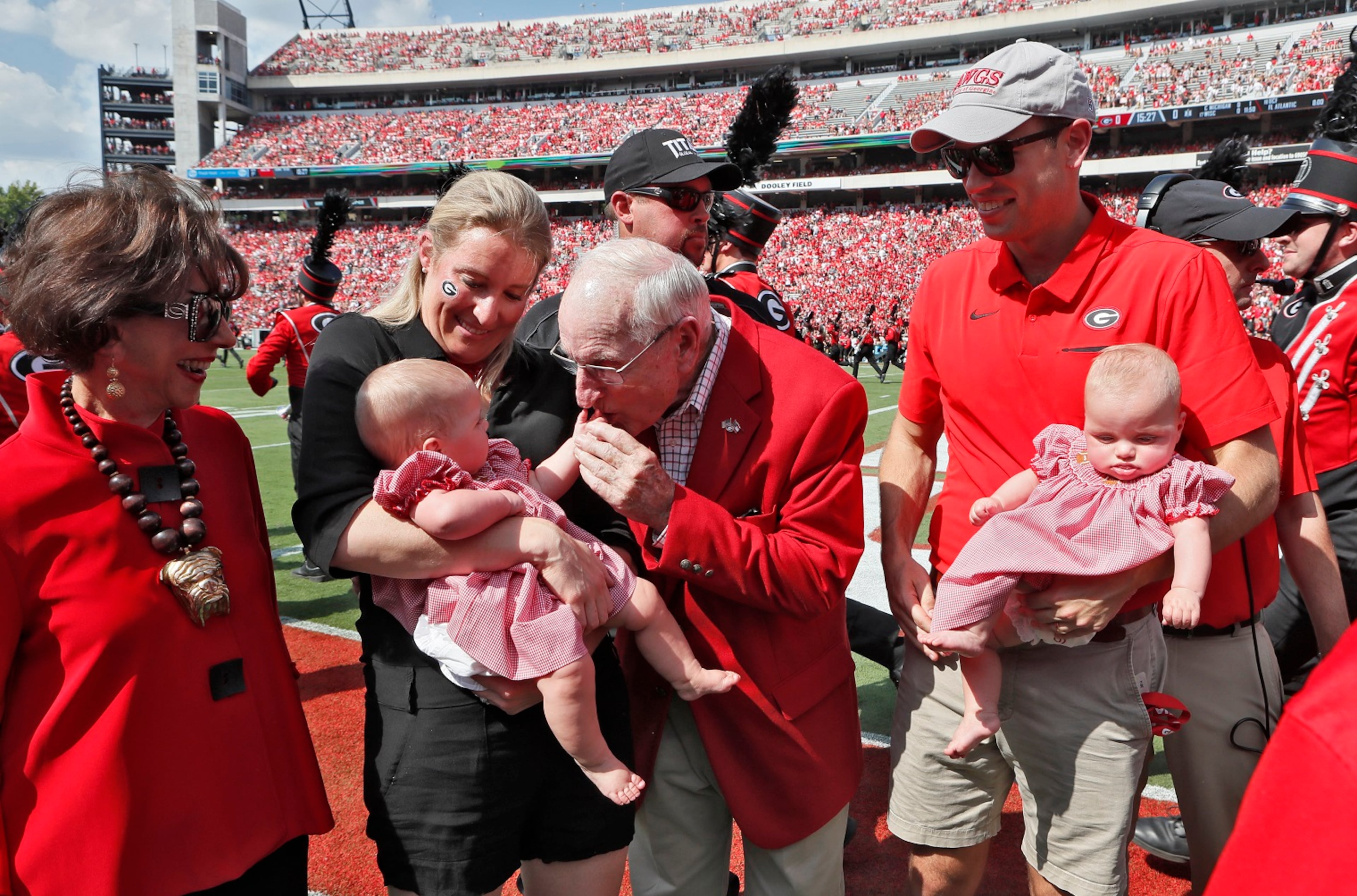 Vince Dooley pauses for a family photo with his great grandchildren. Bob Andres / robert.andres@ajc.com