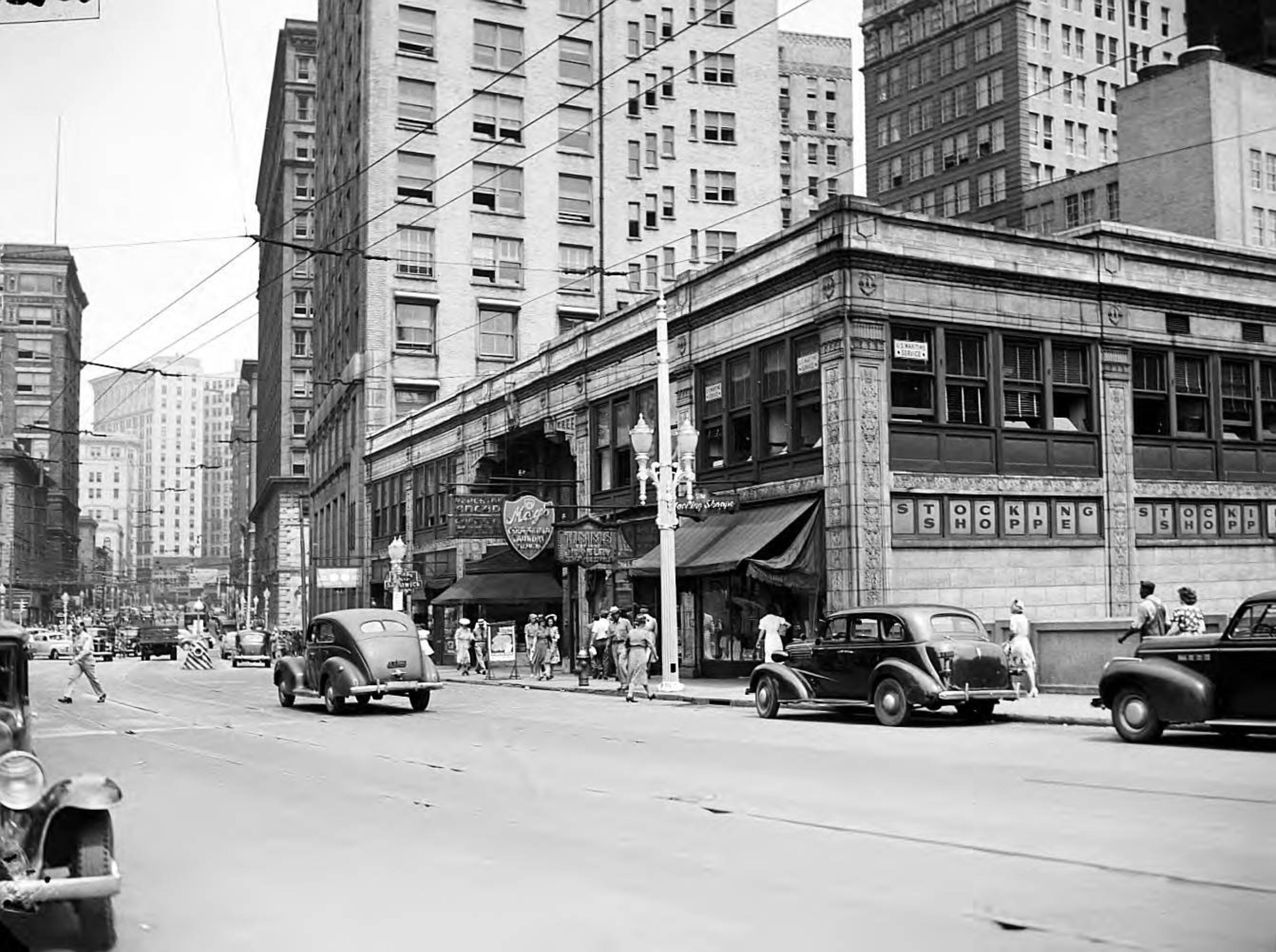 Exterior and street view of the Peachtree Arcade, Peachtree Street at Marietta Street, Atlanta, Georgia, August 7, 1944. The enclosed mall stretched all the way back to Broad Street. It was built in 1917 and stood there until 1964. LBGPNS10-007g, Lane Brothers Commercial Photographers Photographic Collection, 1920-1976. Photographic Collection, Special Collections and Archives, Georgia State University Library.