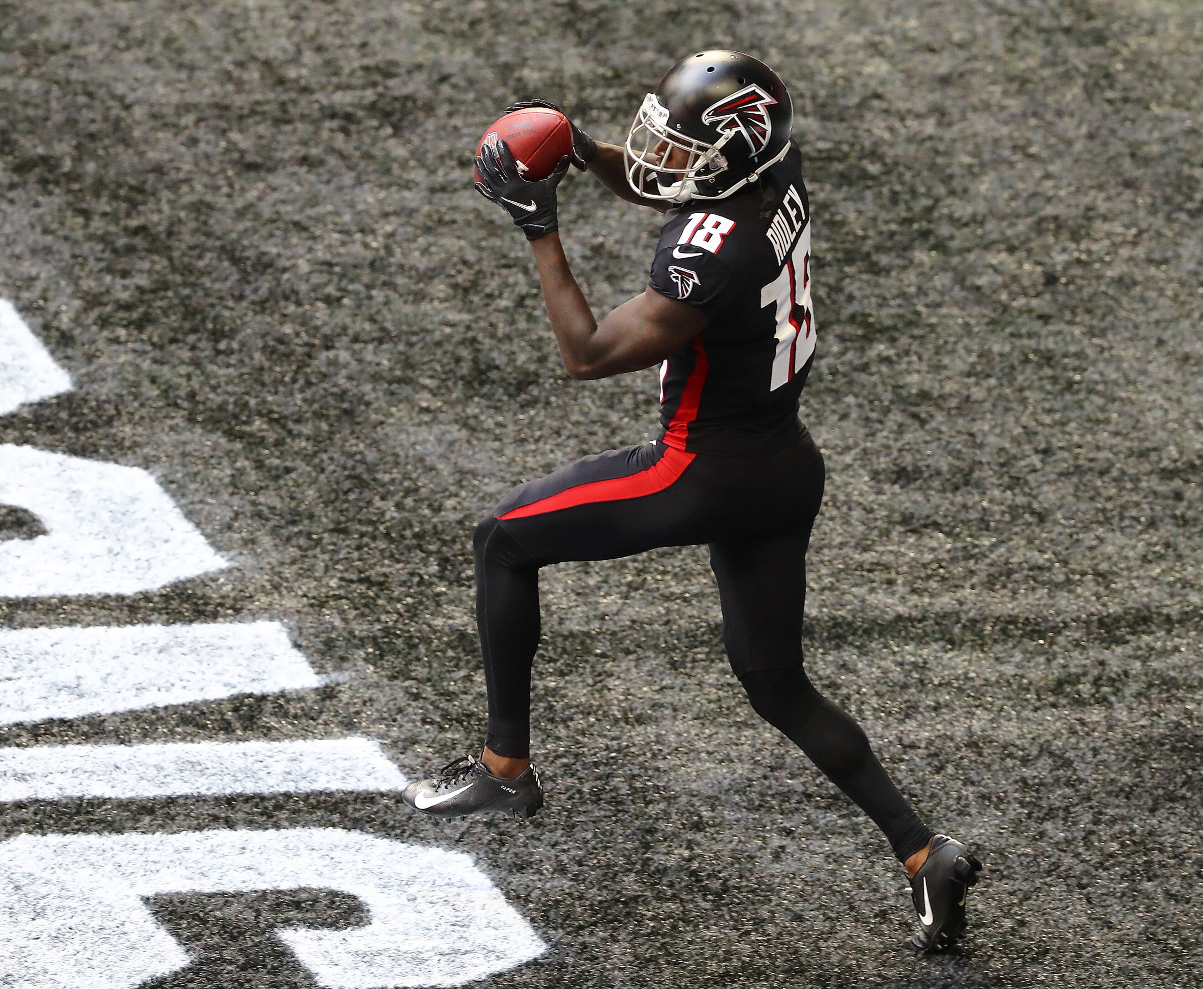 Falcons wide receiver Calvin Ridley makes a touchdown catch to cut the lead to 31-18 against the Seattle Seahawks during the fourth quarter Sunday, Sept. 13, 2020, in Atlanta. (Curtis Compton / Curtis.Compton@ajc.com)