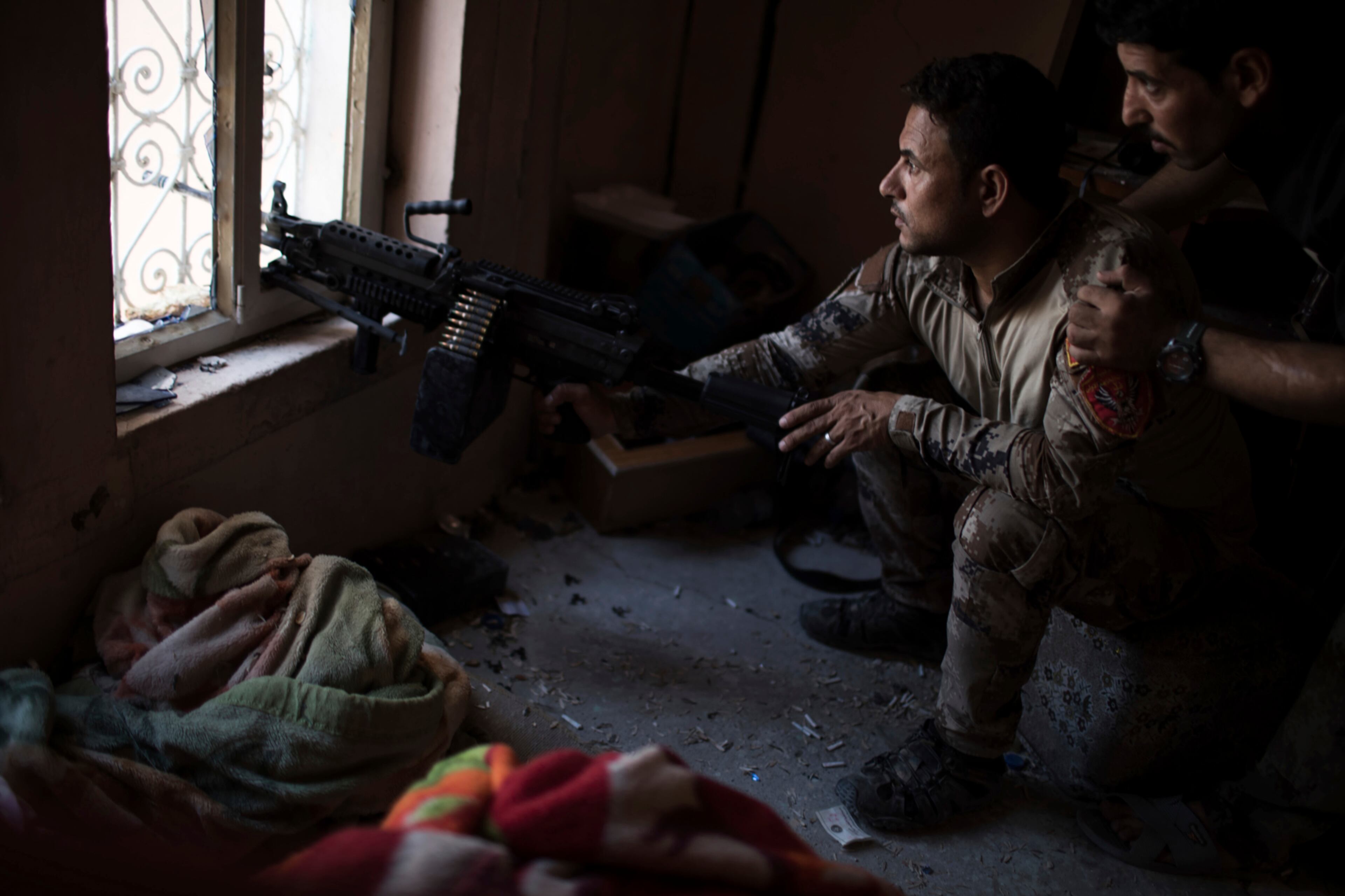 Iraqi special forces soldiers watch Islamic State positions at the frontline near the al-Nuri mosque in the Old City of Mosul, Iraq, Wednesday, June 28, 2017. (AP Photo/Felipe Dana)